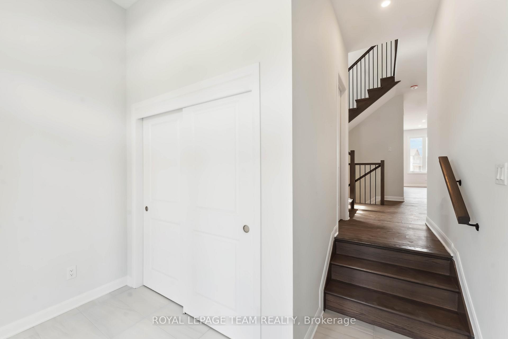 Photo 4 of 5045 Abbott Street E, Ottawa, Kanata - Emerald Meadows/Trailwest — HOMEH