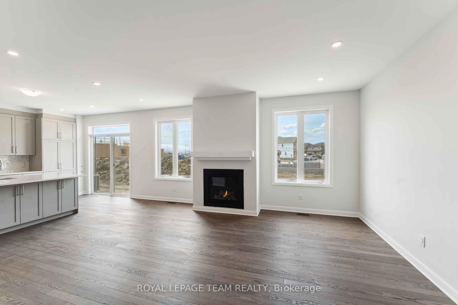 Photo 10 of 5045 Abbott Street E, Ottawa, Kanata - Emerald Meadows/Trailwest — HOMEH