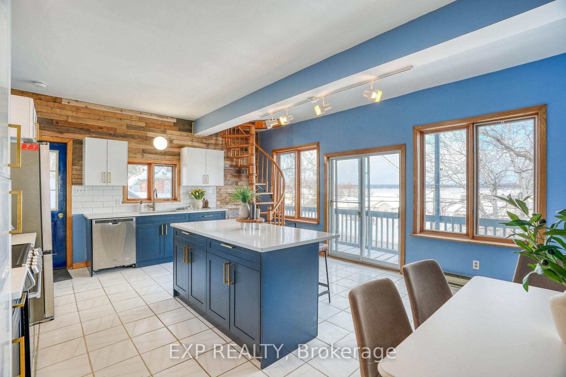 Photo 2 of 1643 River Road, McNab/Braeside, Mcnab/Braeside Twps — HOMEH