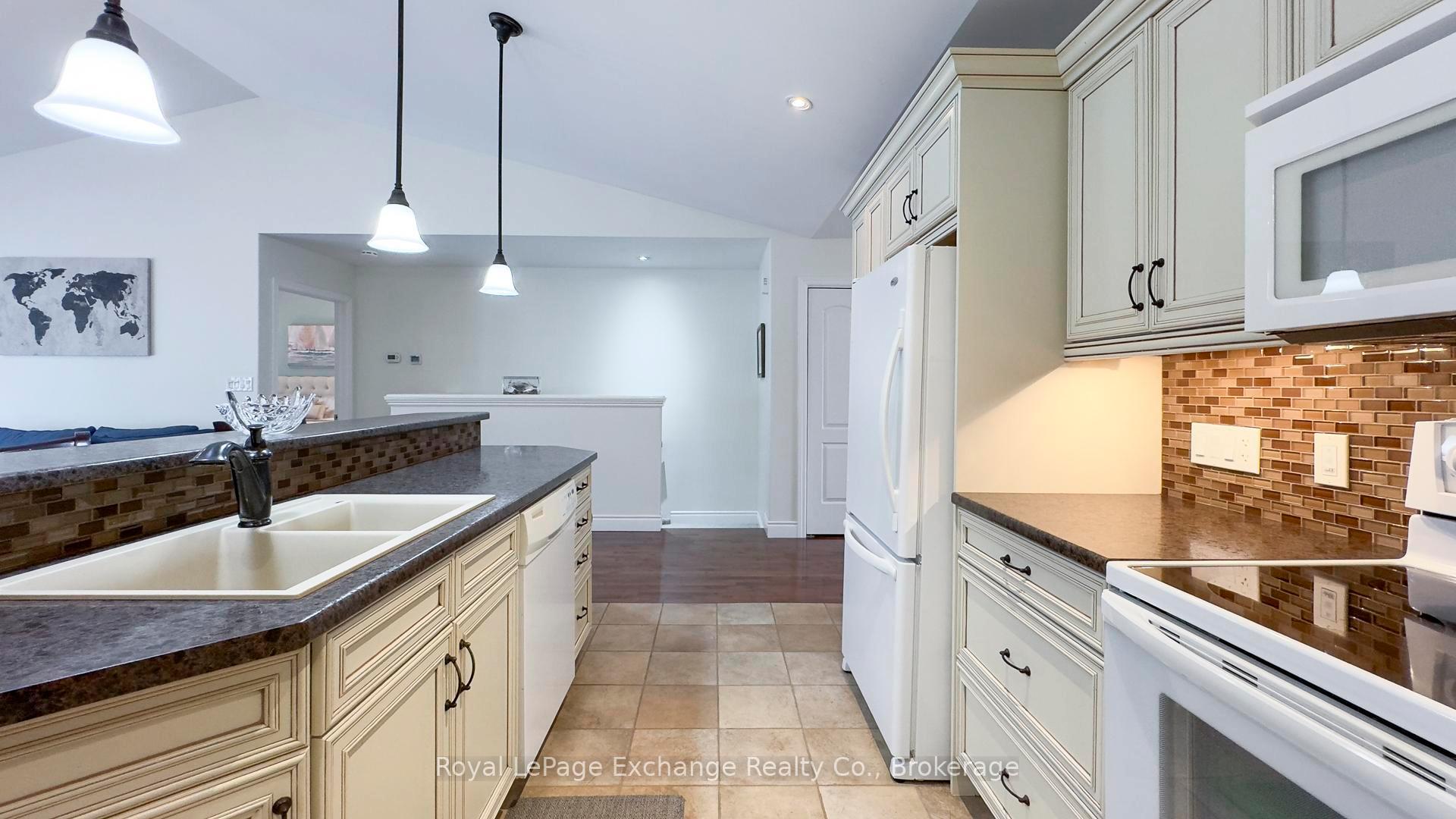 Photo 13 of 622 Skye Court, Kincardine — HOMEH