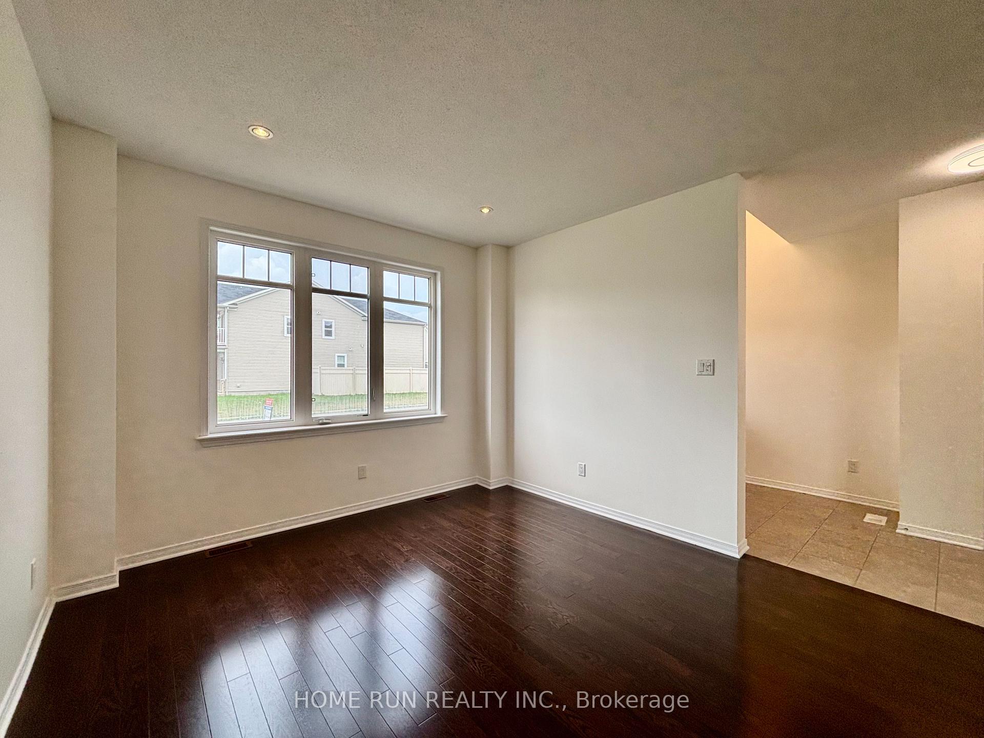 Photo 4 of 235 Asturcon Street, Ottawa, Kanata - Emerald Meadows/Trailwest — HOMEH