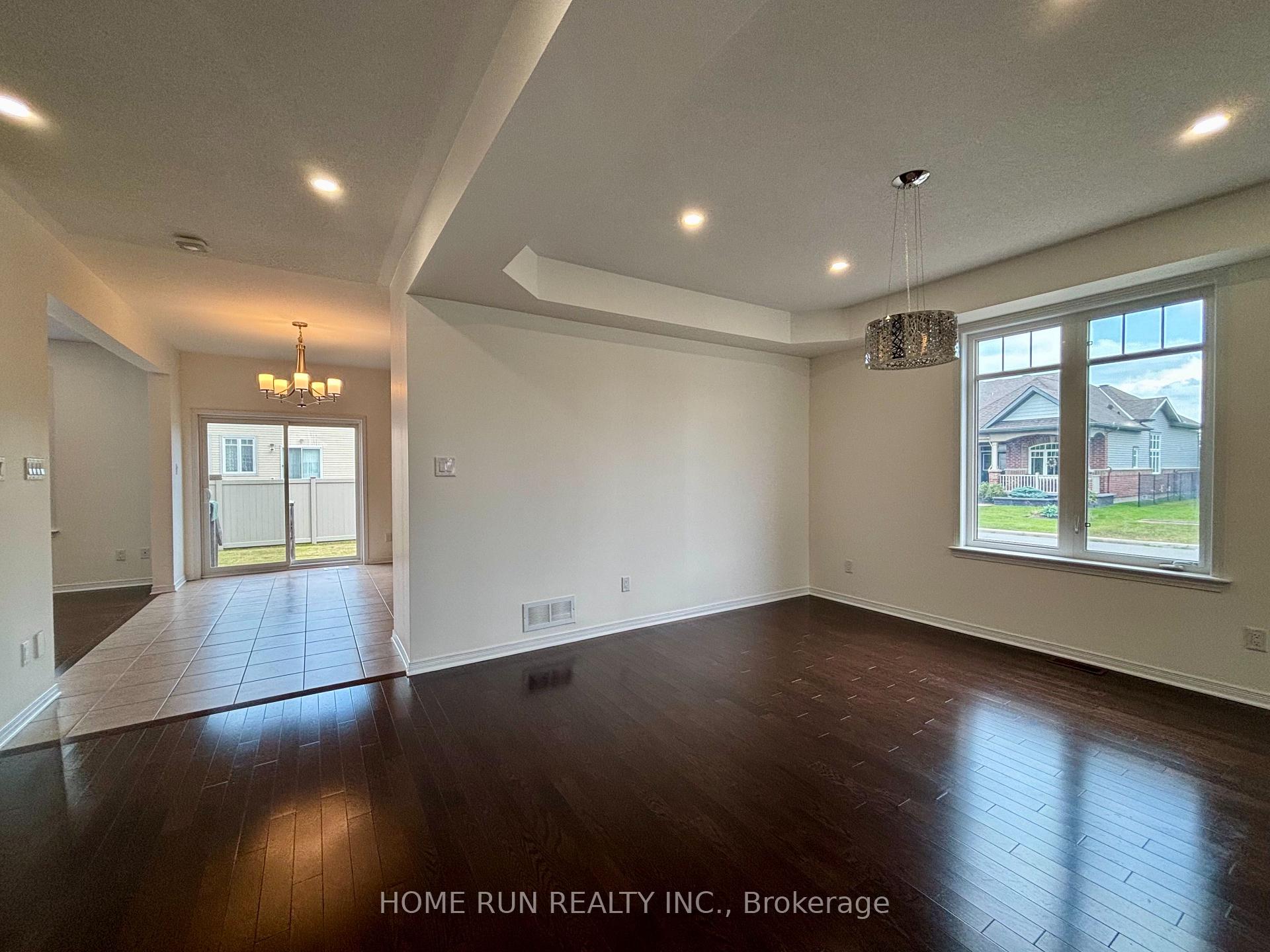 Photo 6 of 235 Asturcon Street, Ottawa, Kanata - Emerald Meadows/Trailwest — HOMEH