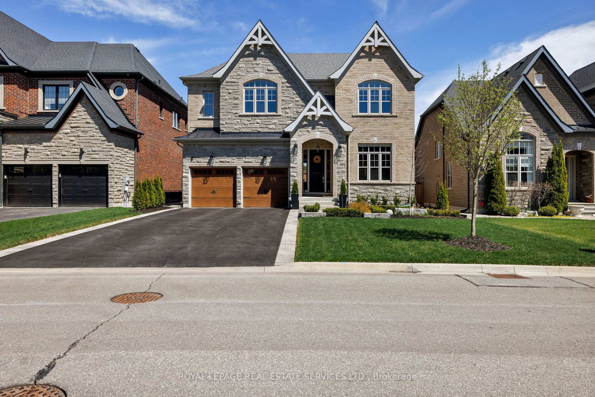 Photo 1 of 30 Britnell Court, King, King City — HOMEH