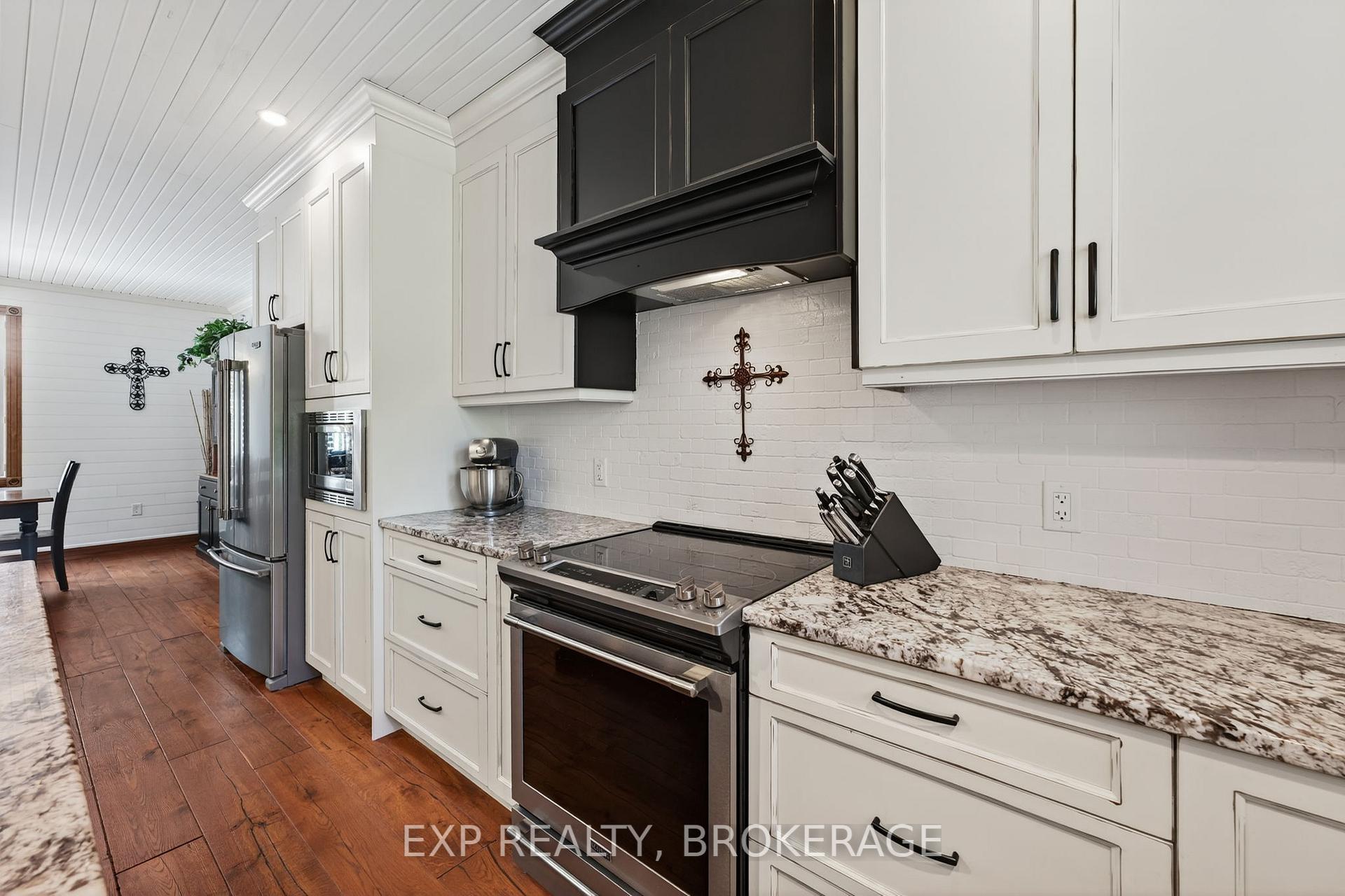 Photo 16 of 2334 Empey Road, Loyalist, Lennox and Addington - South — HOMEH