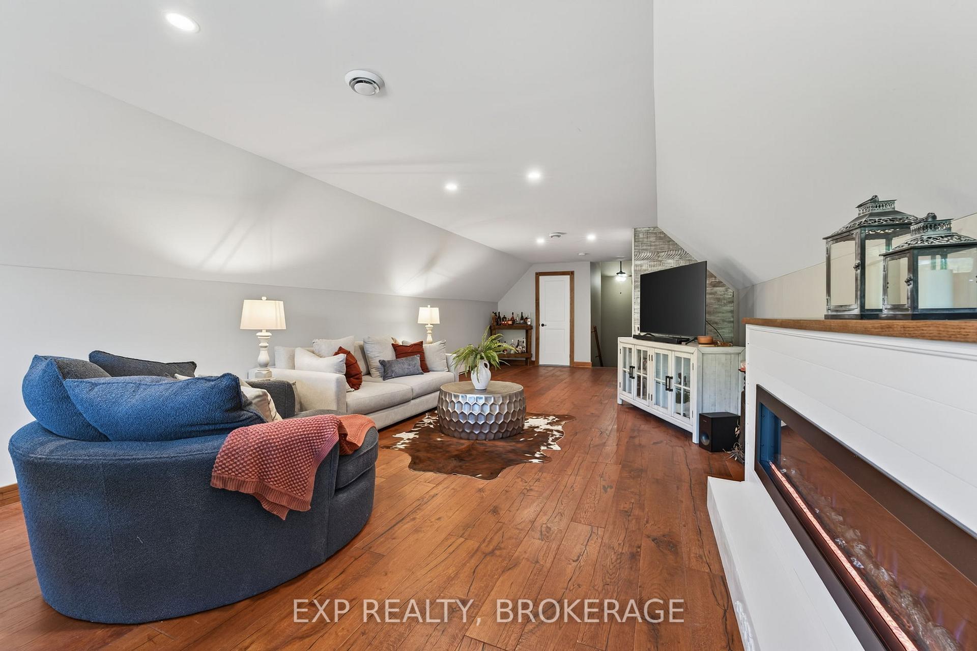 Photo 26 of 2334 Empey Road, Loyalist, Lennox and Addington - South — HOMEH