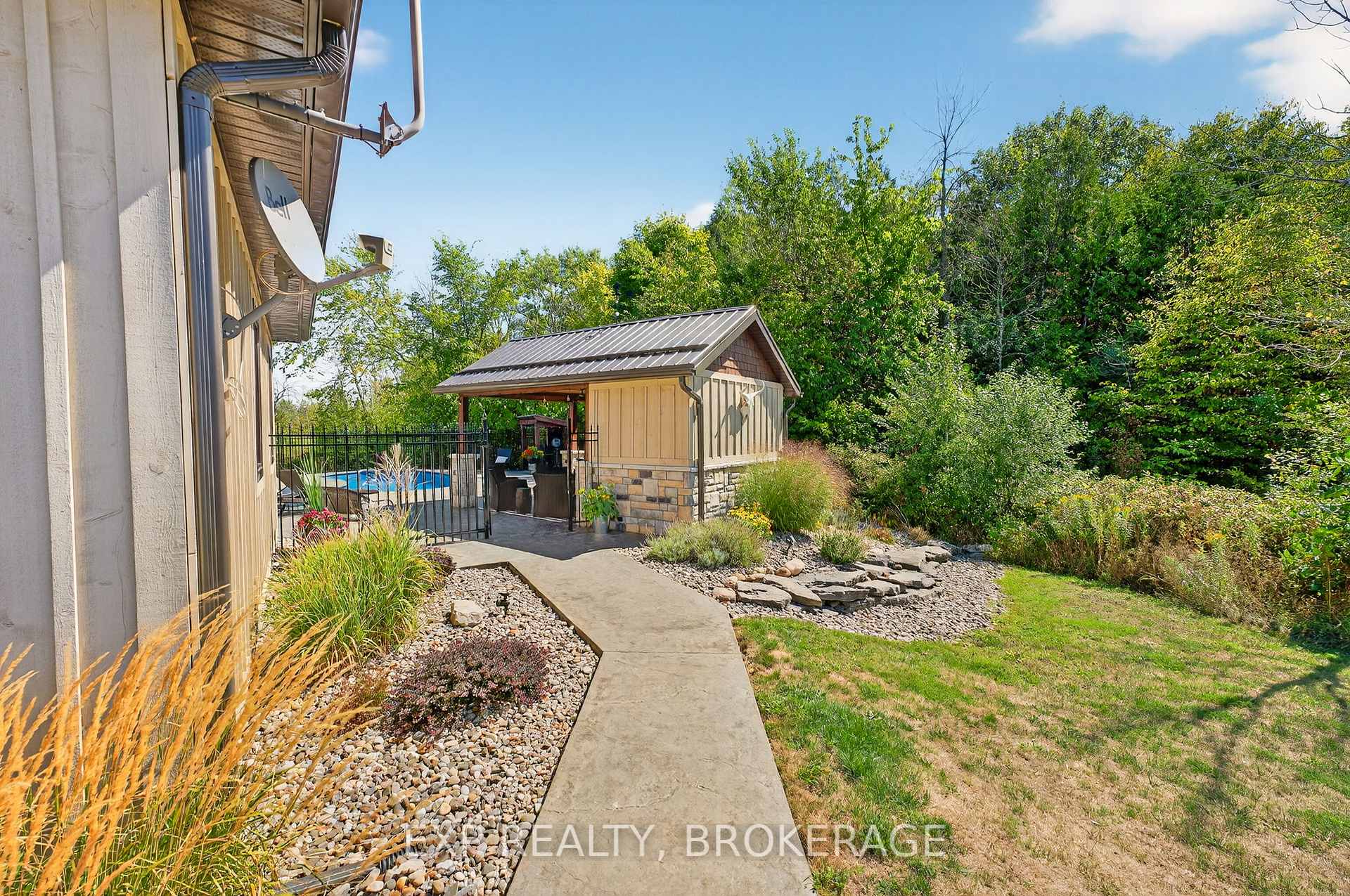 Photo 33 of 2334 Empey Road, Loyalist, Lennox and Addington - South — HOMEH