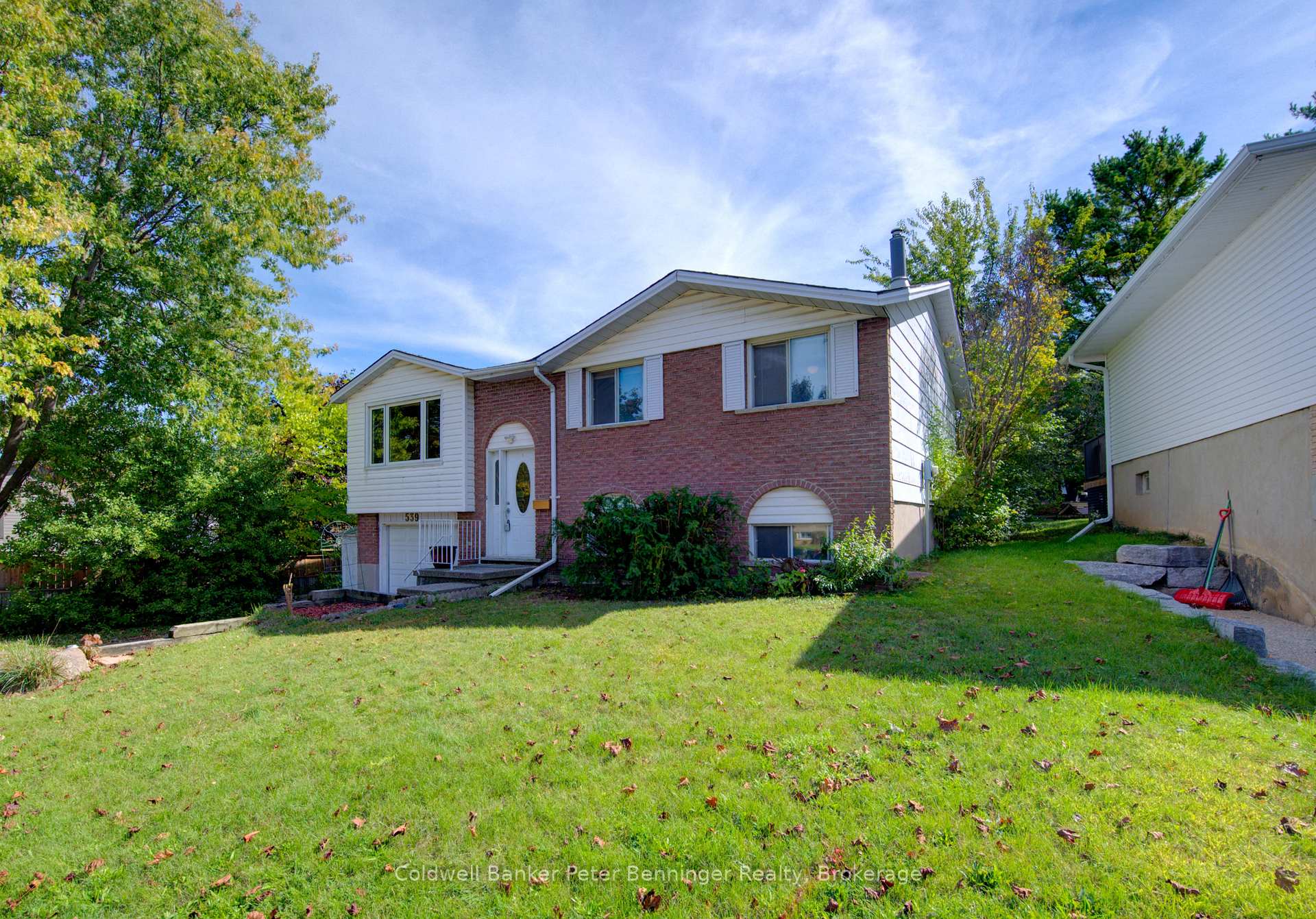 Photo 2 of 539 Pioneer Drive, Kitchener — HOMEH