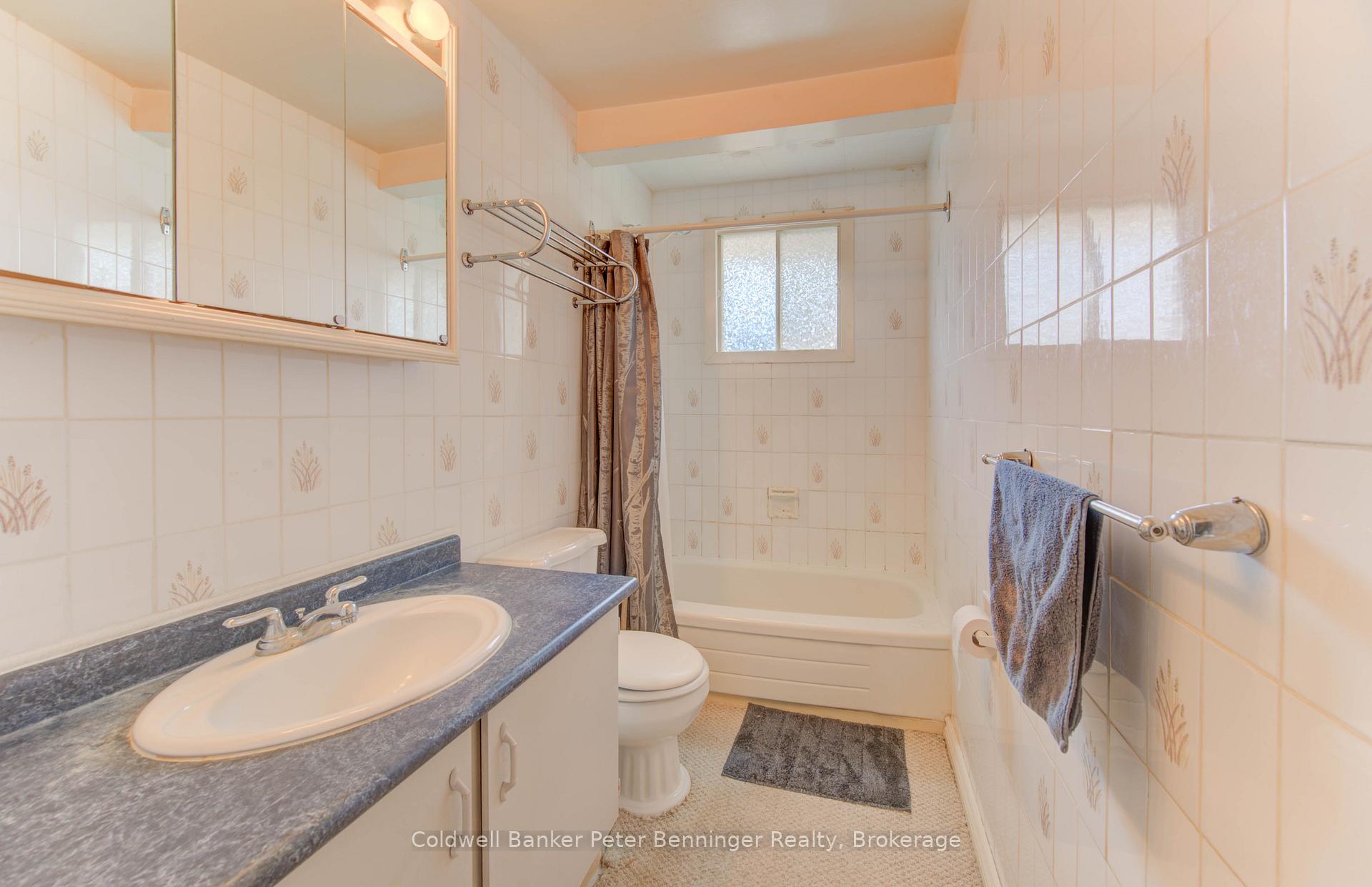 Photo 19 of 539 Pioneer Drive, Kitchener — HOMEH