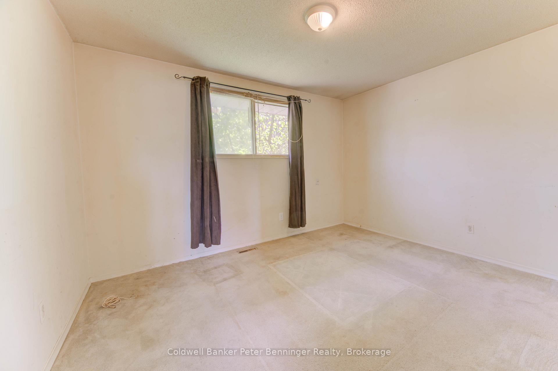Photo 21 of 539 Pioneer Drive, Kitchener — HOMEH