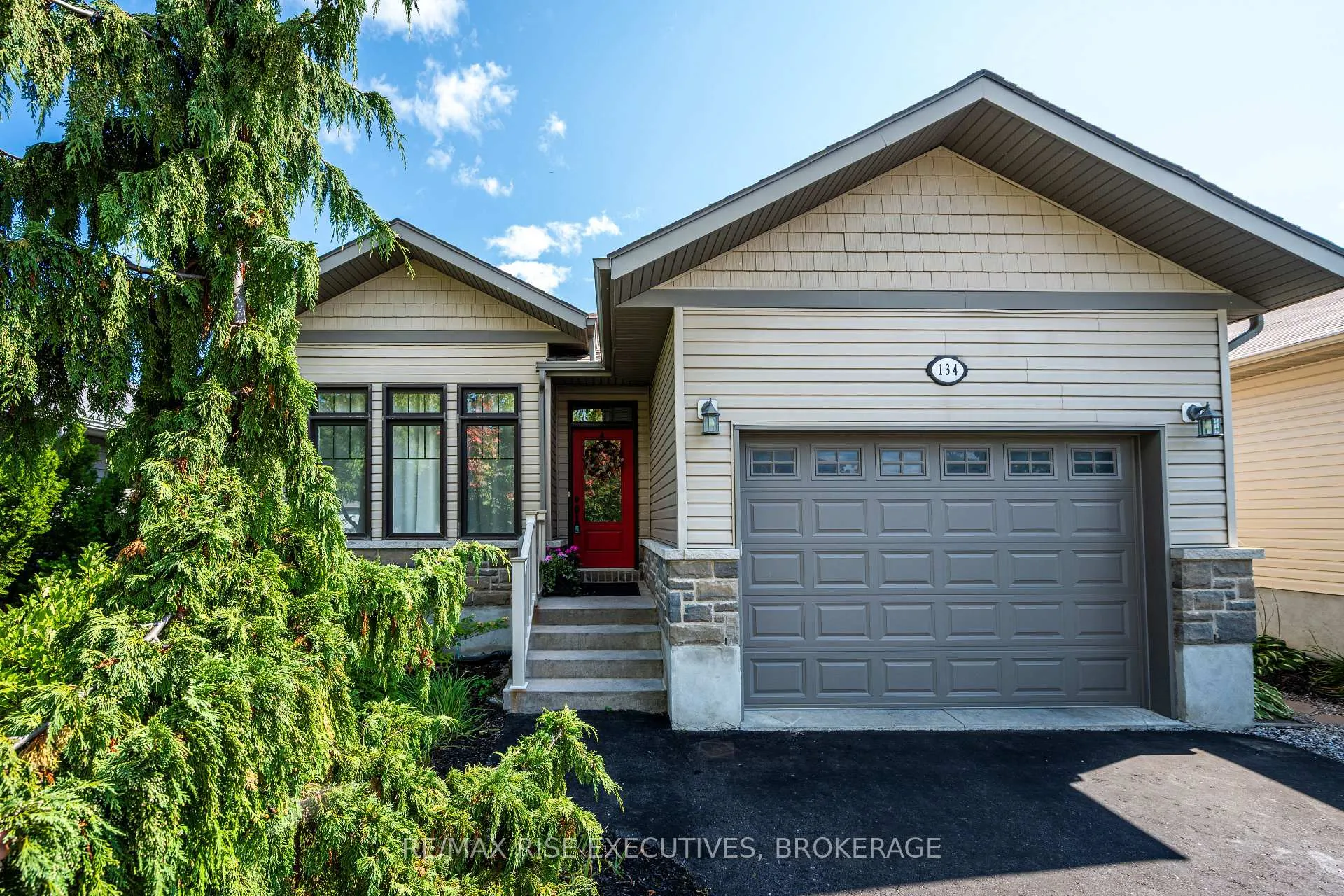 Photo 1 of 134 Islandview Drive, Loyalist, Amherstview — HOMEH