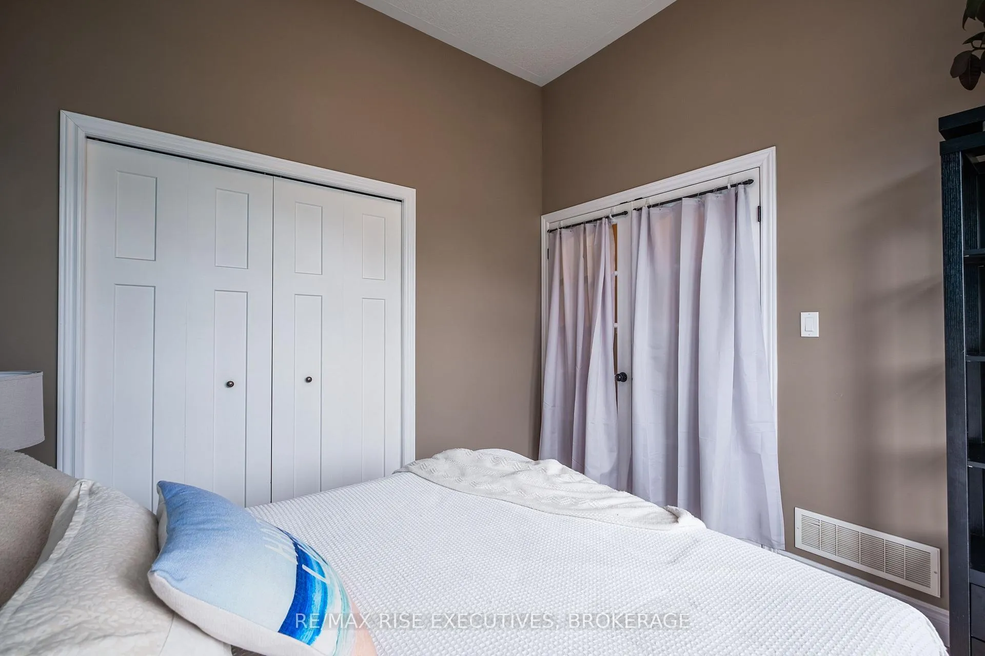 Photo 46 of 134 Islandview Drive, Loyalist, Amherstview — HOMEH