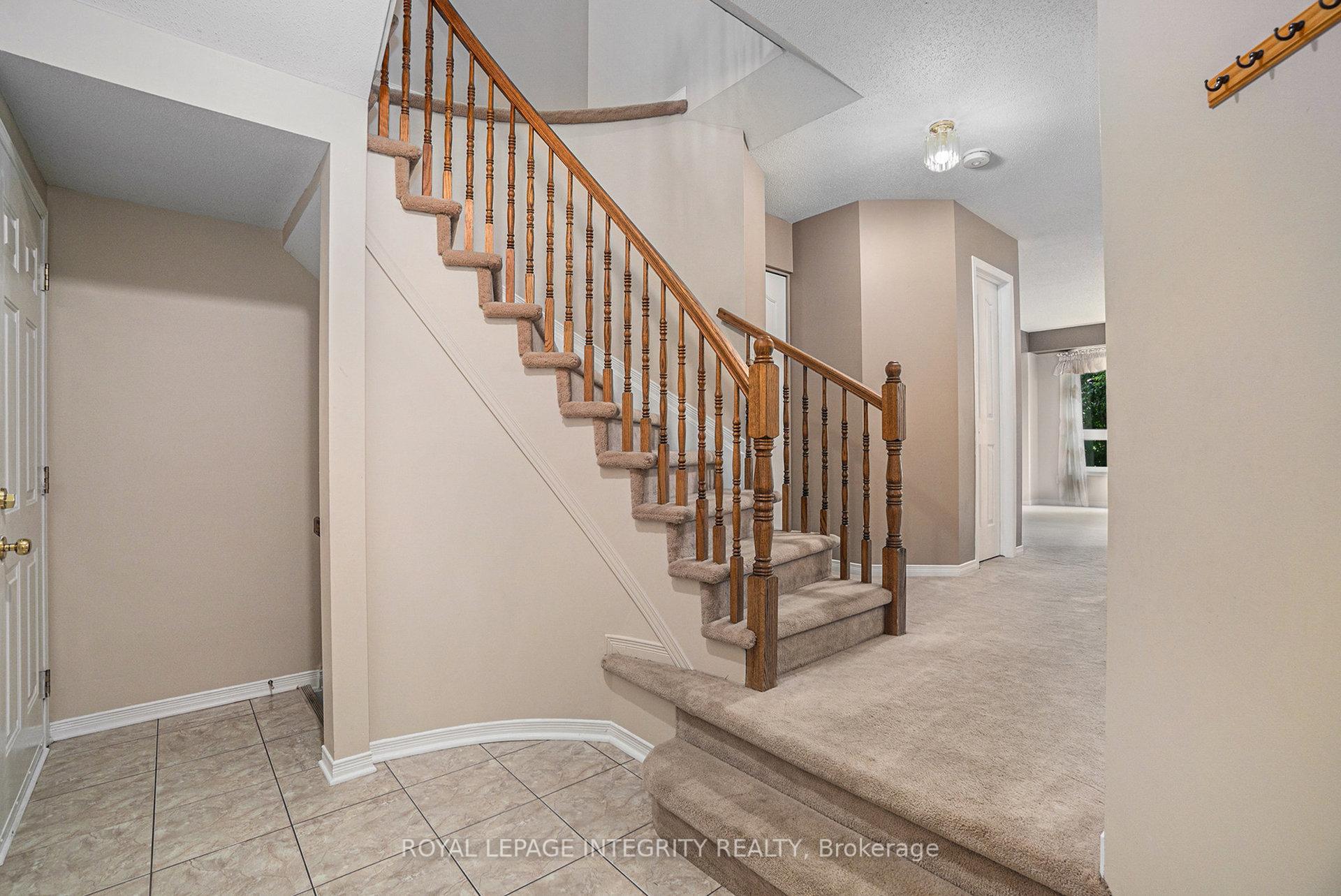 Photo 3 of 558 Aberfoyle Circle, Ottawa, Kanata - Morgan's Grant/South March — HOMEH