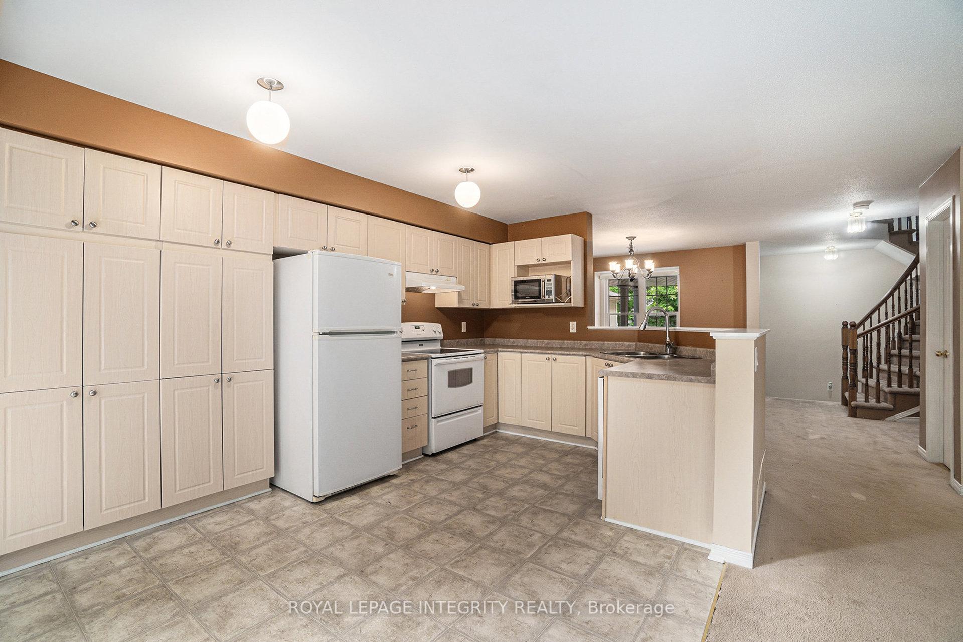 Photo 10 of 558 Aberfoyle Circle, Ottawa, Kanata - Morgan's Grant/South March — HOMEH