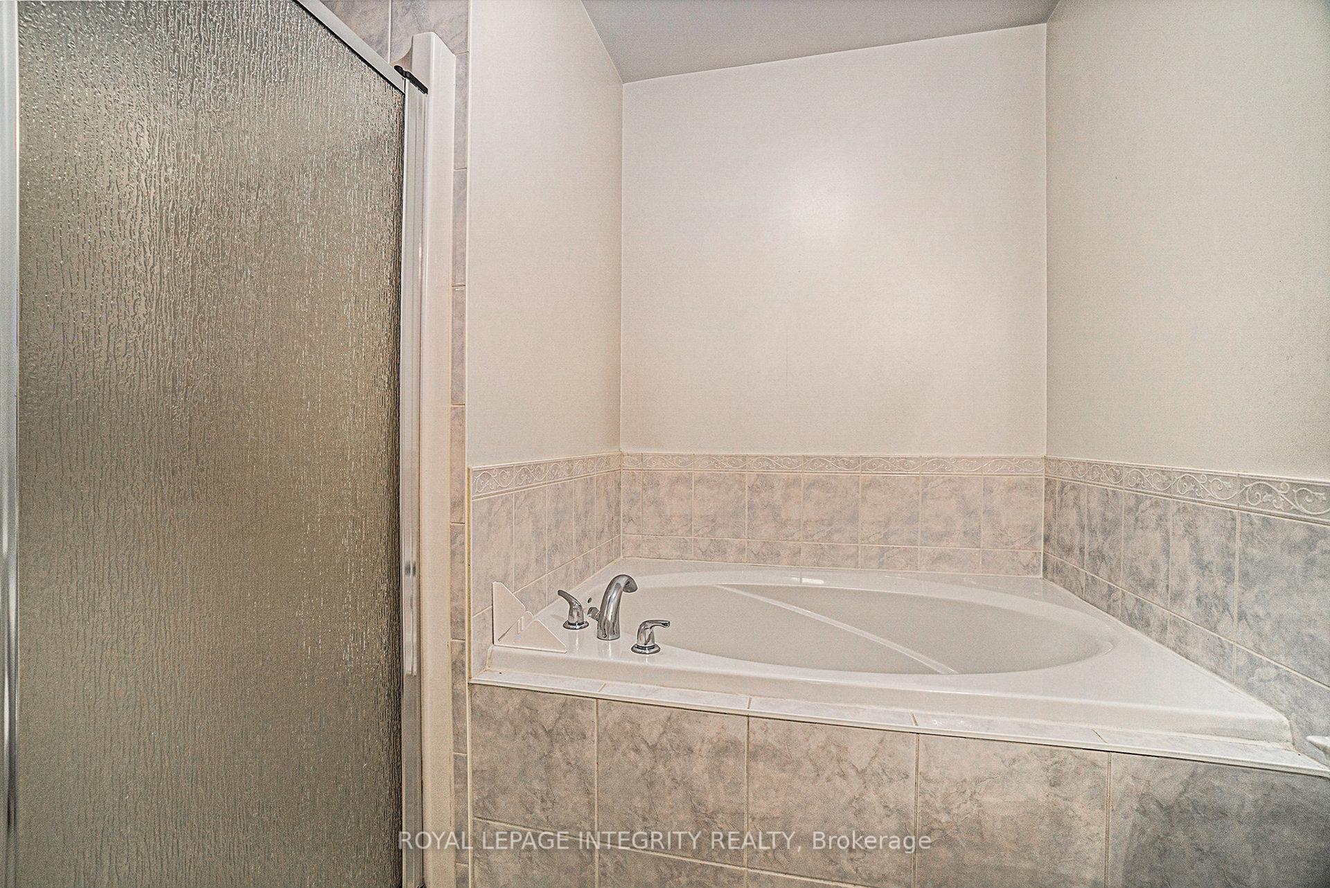Photo 18 of 558 Aberfoyle Circle, Ottawa, Kanata - Morgan's Grant/South March — HOMEH