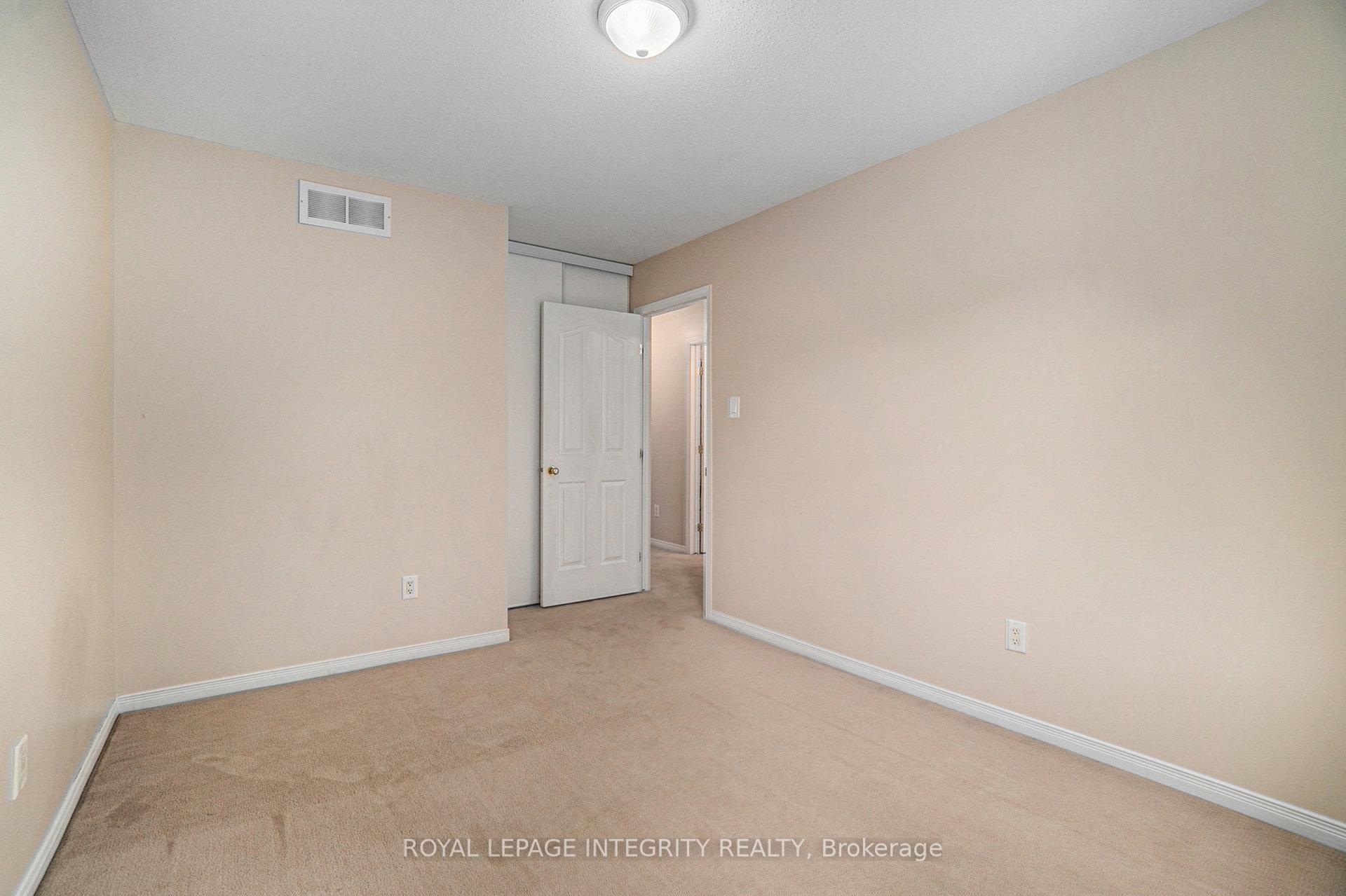 Photo 21 of 558 Aberfoyle Circle, Ottawa, Kanata - Morgan's Grant/South March — HOMEH