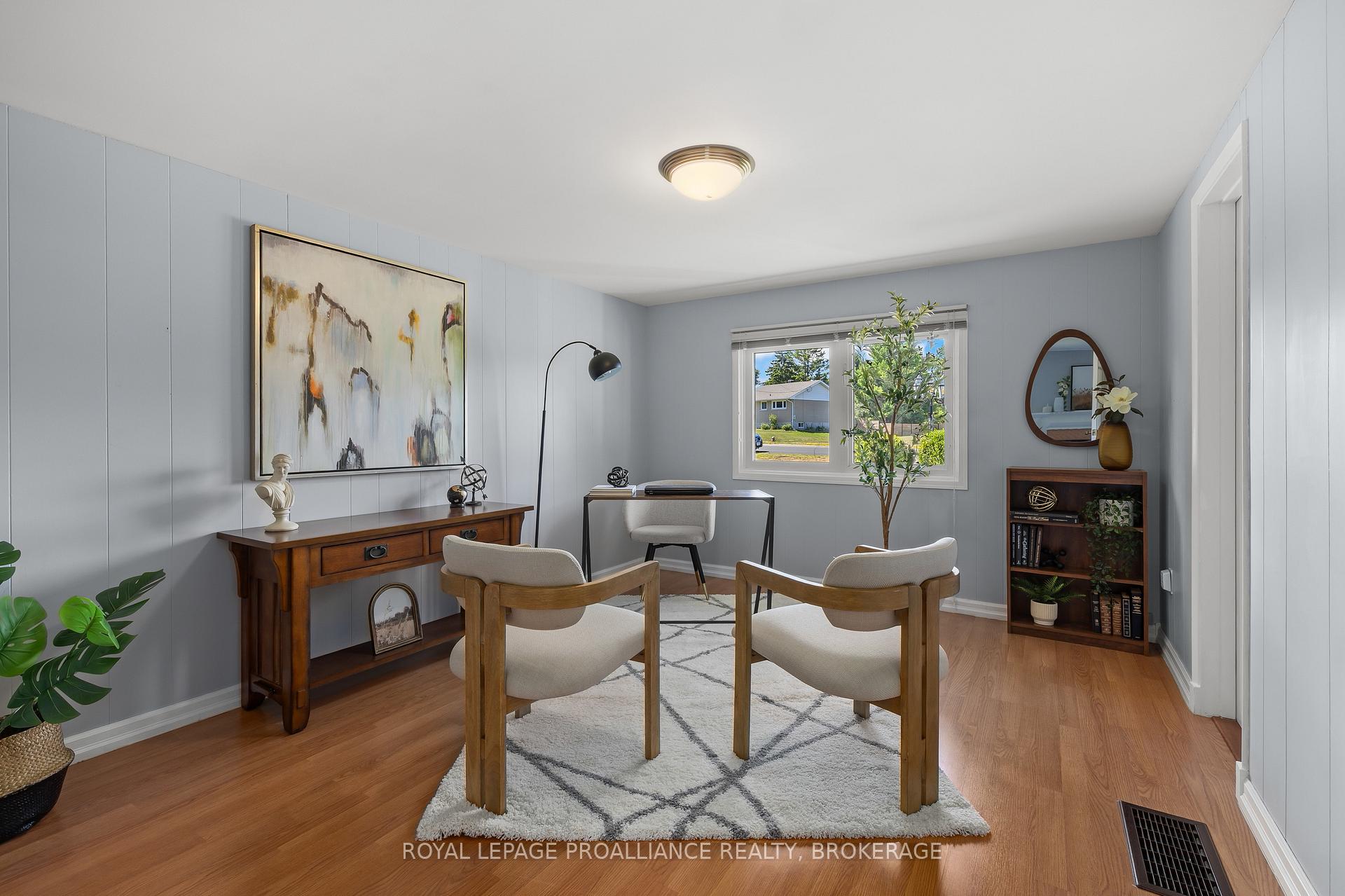 Photo 14 of 35 Manitou Crescent E, Loyalist, Amherstview — HOMEH