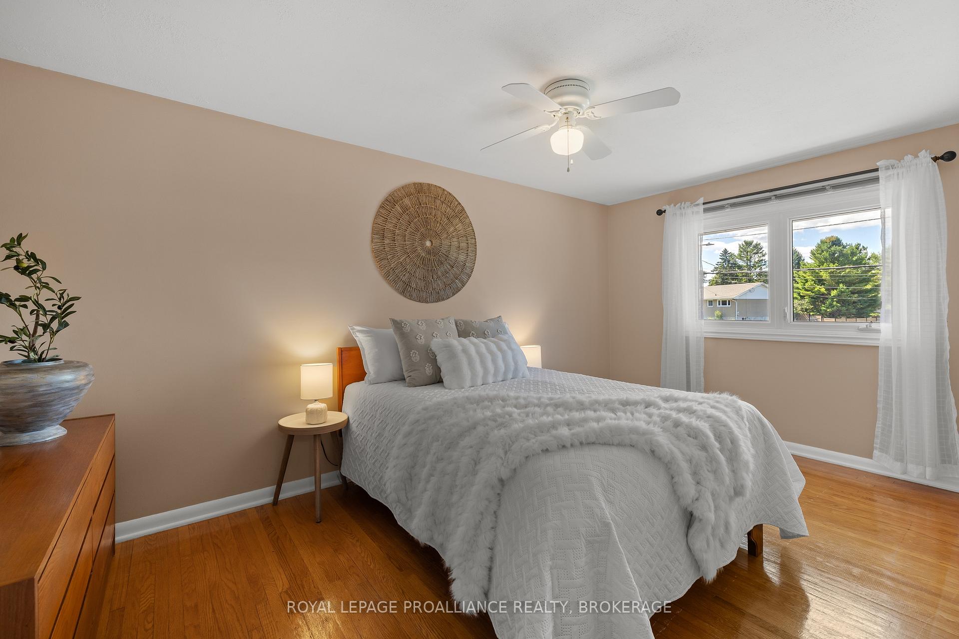 Photo 28 of 35 Manitou Crescent E, Loyalist, Amherstview — HOMEH