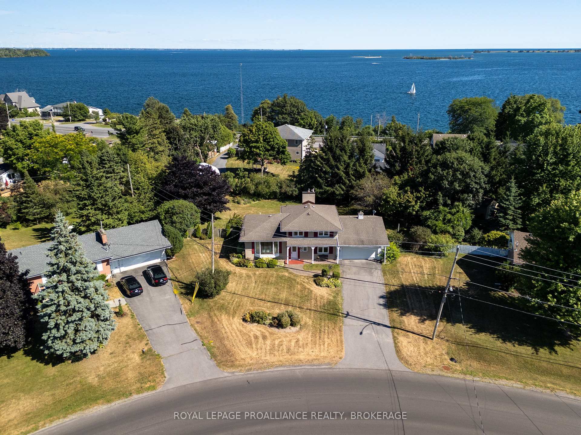 Photo 40 of 35 Manitou Crescent E, Loyalist, Amherstview — HOMEH