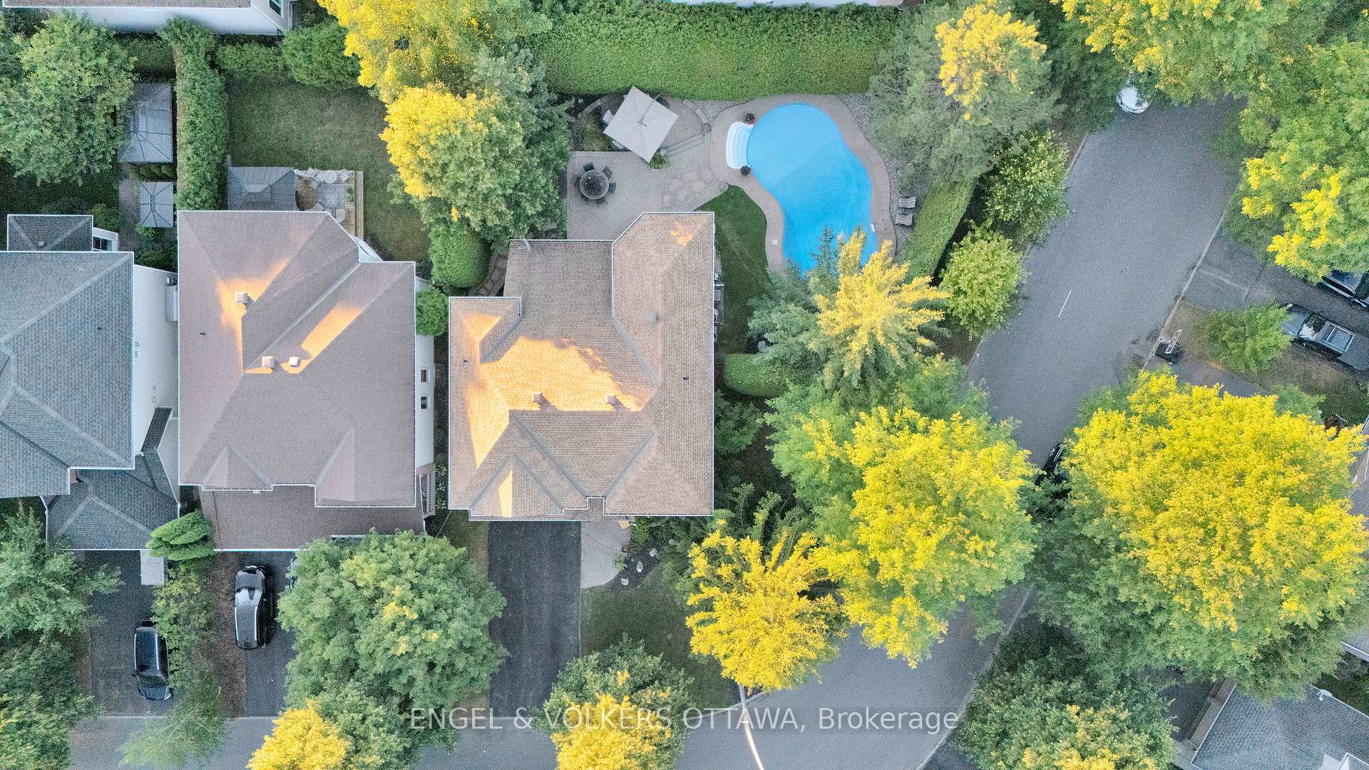 Photo 3 of 5 Wynridge Place, Ottawa, Kanata - Emerald Meadows/Trailwest — HOMEH