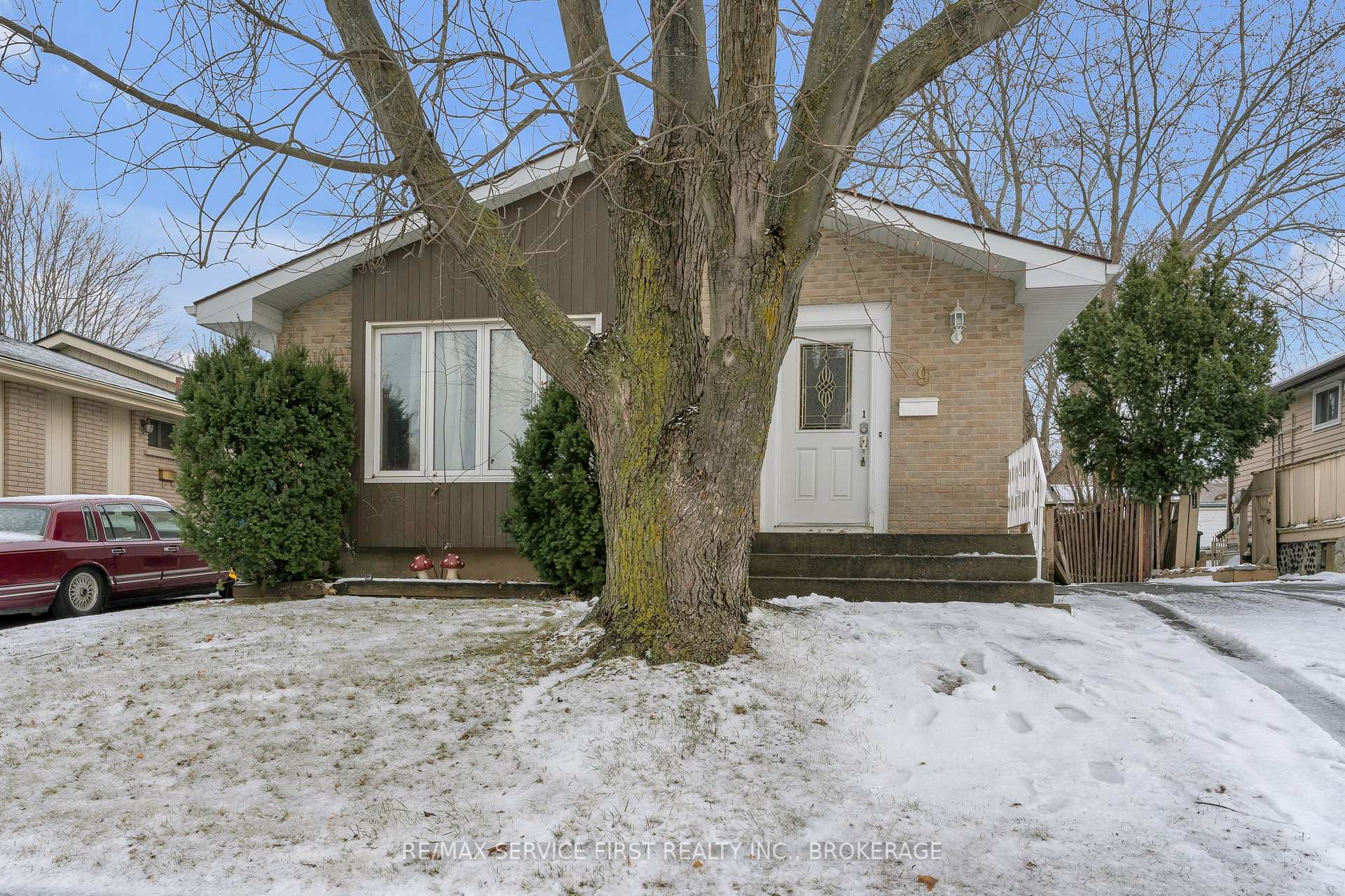 Photo 1 of 9 Rockford Place, Kingston, East of Sir John A. Blvd — HOMEH