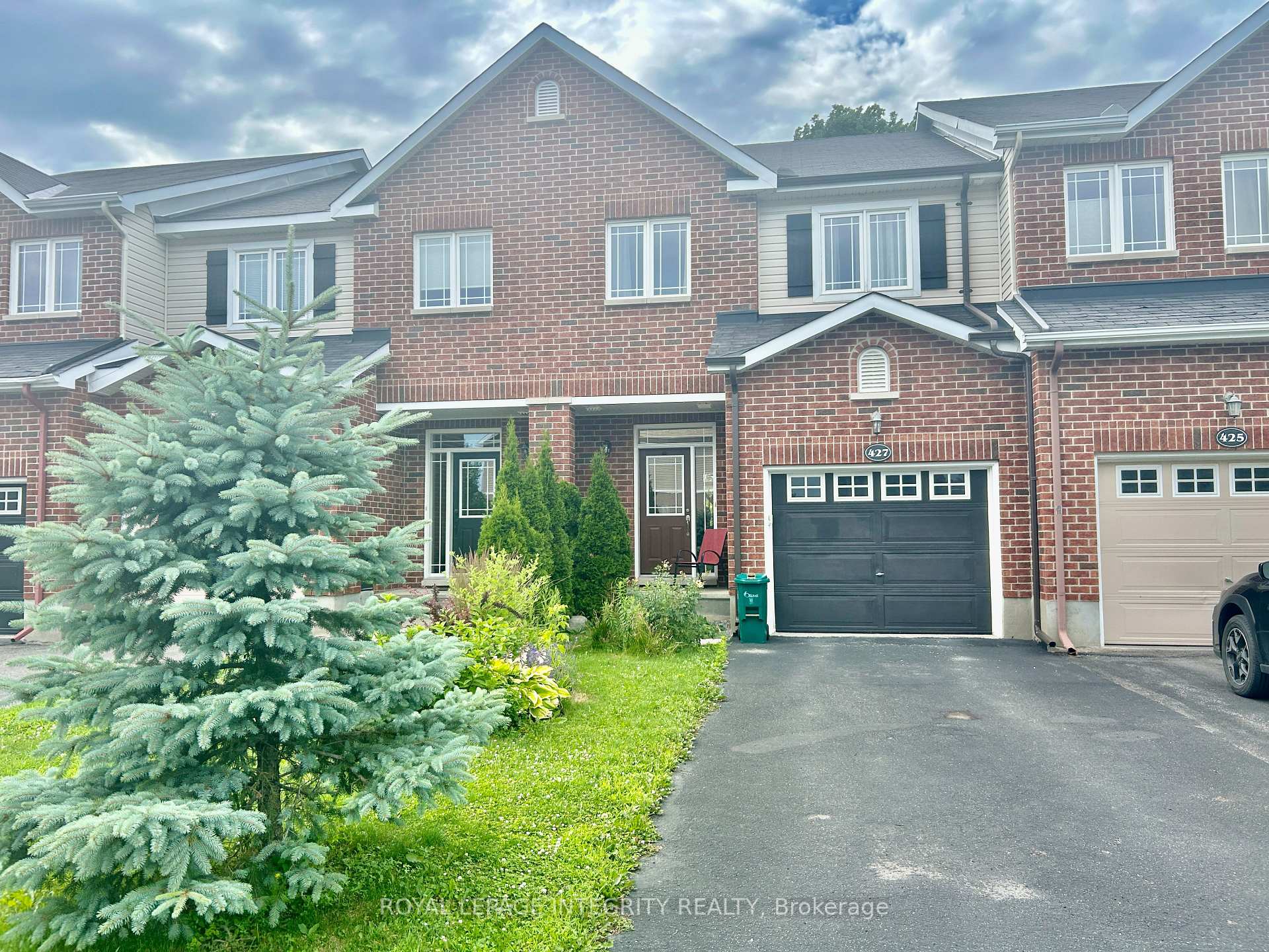 Photo 1 of 427 Celtic Ridge Crescent, Ottawa, Kanata - Morgan's Grant/South March — HOMEH