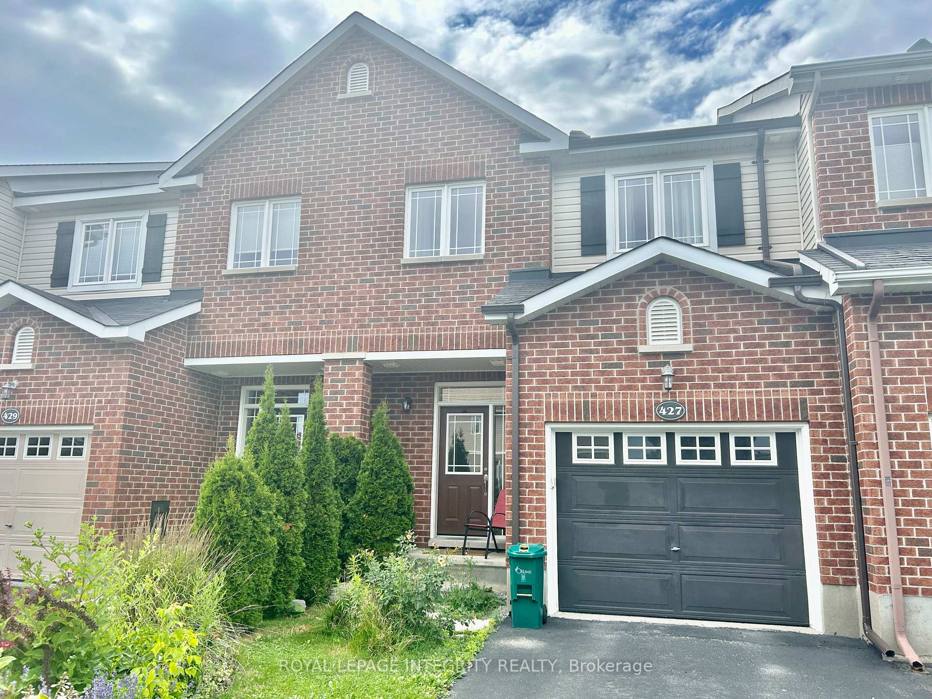 Photo 2 of 427 Celtic Ridge Crescent, Ottawa, Kanata - Morgan's Grant/South March — HOMEH