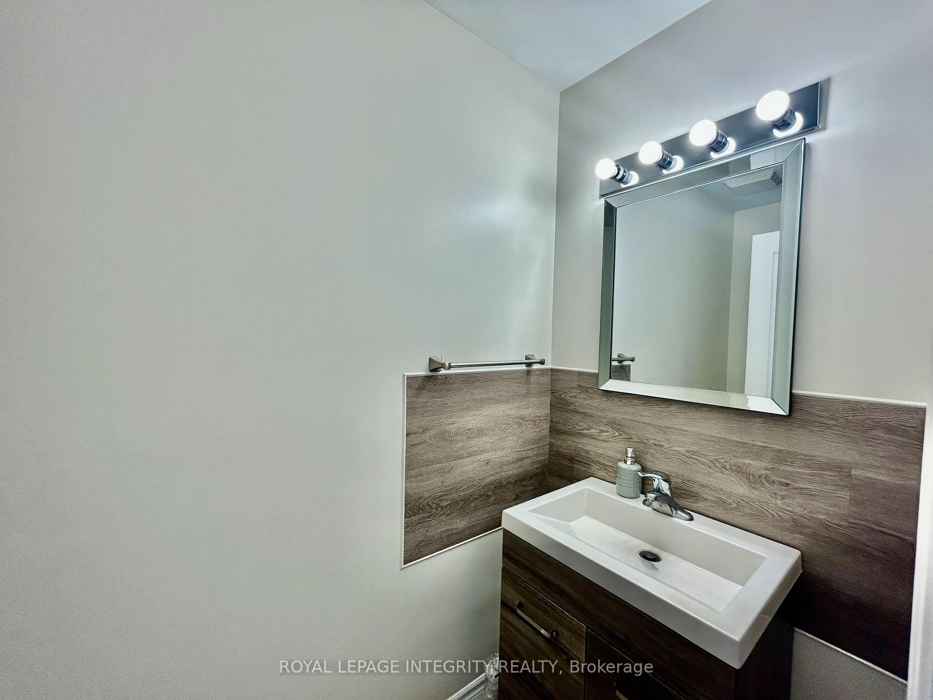 Photo 3 of 427 Celtic Ridge Crescent, Ottawa, Kanata - Morgan's Grant/South March — HOMEH