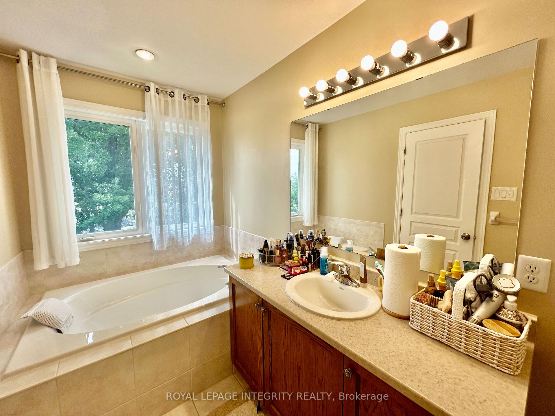 Photo 14 of 427 Celtic Ridge Crescent, Ottawa, Kanata - Morgan's Grant/South March — HOMEH