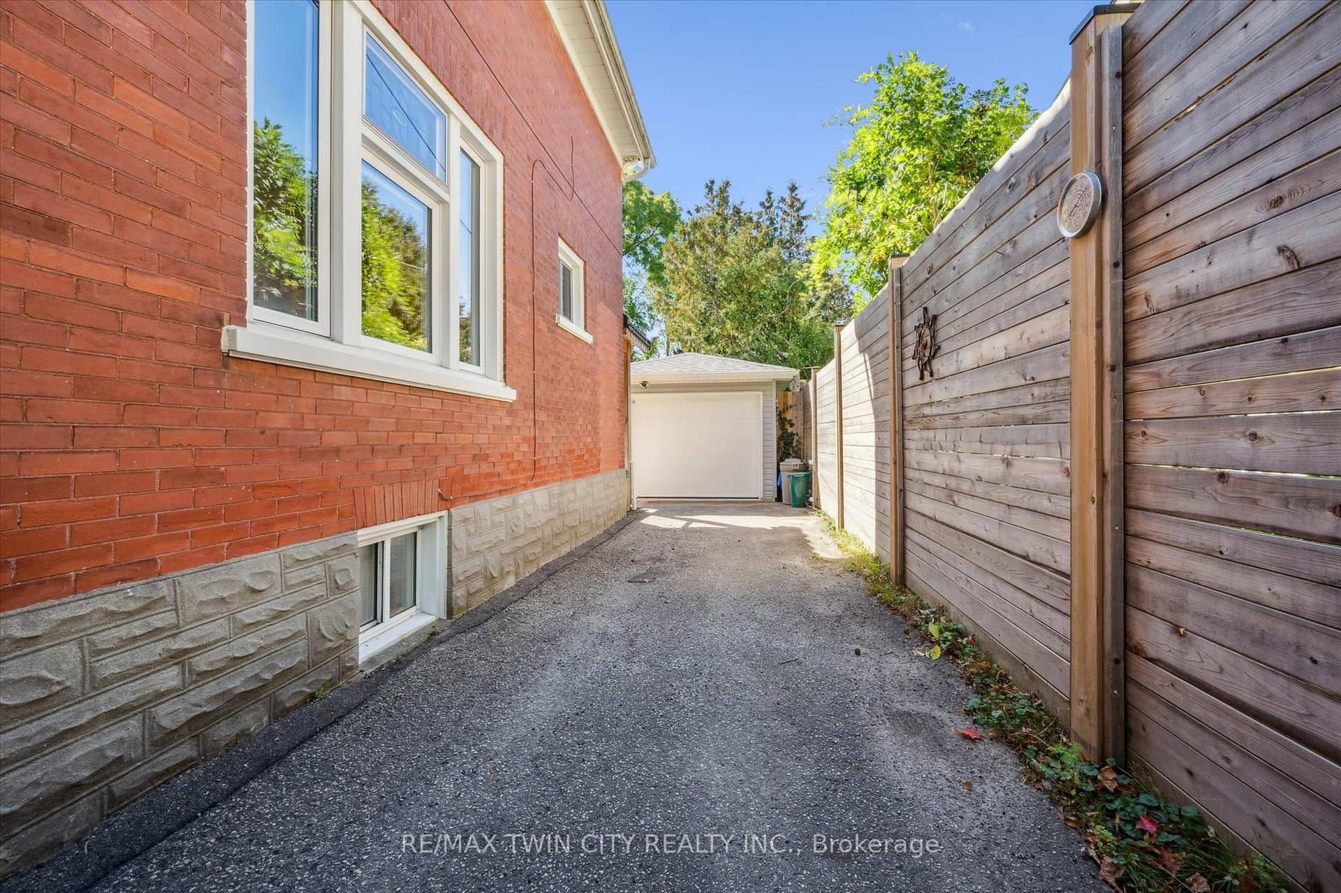Photo 35 of 45 Samuel Street, Kitchener — HOMEH