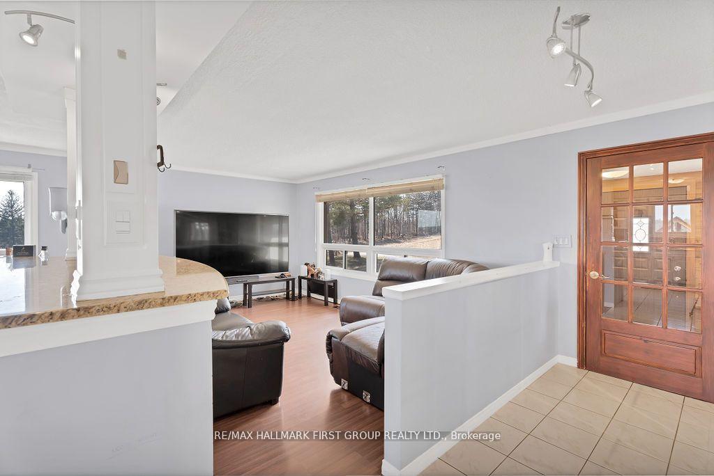 Photo 3 of 16585 Jane Street, King, Rural King — HOMEH