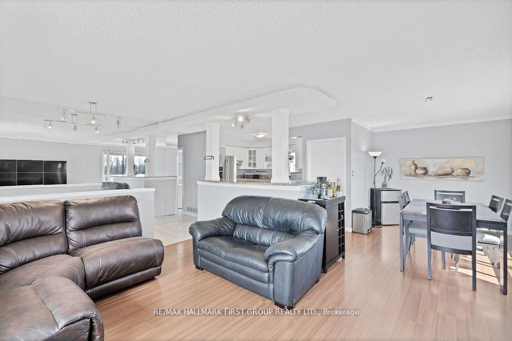 Photo 5 of 16585 Jane Street, King, Rural King — HOMEH