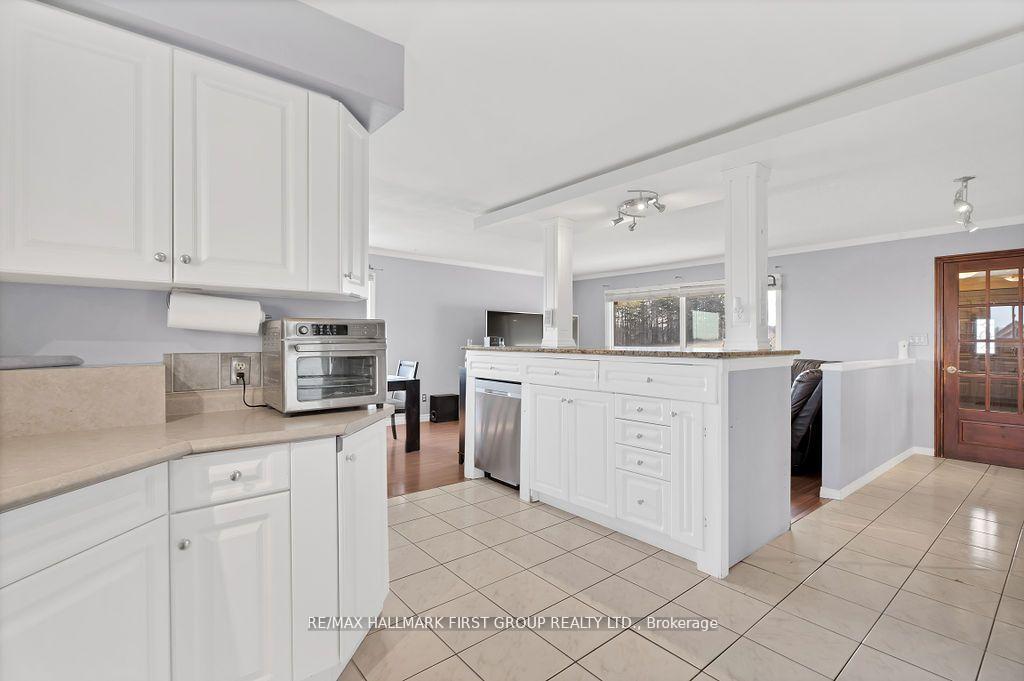 Photo 9 of 16585 Jane Street, King, Rural King — HOMEH