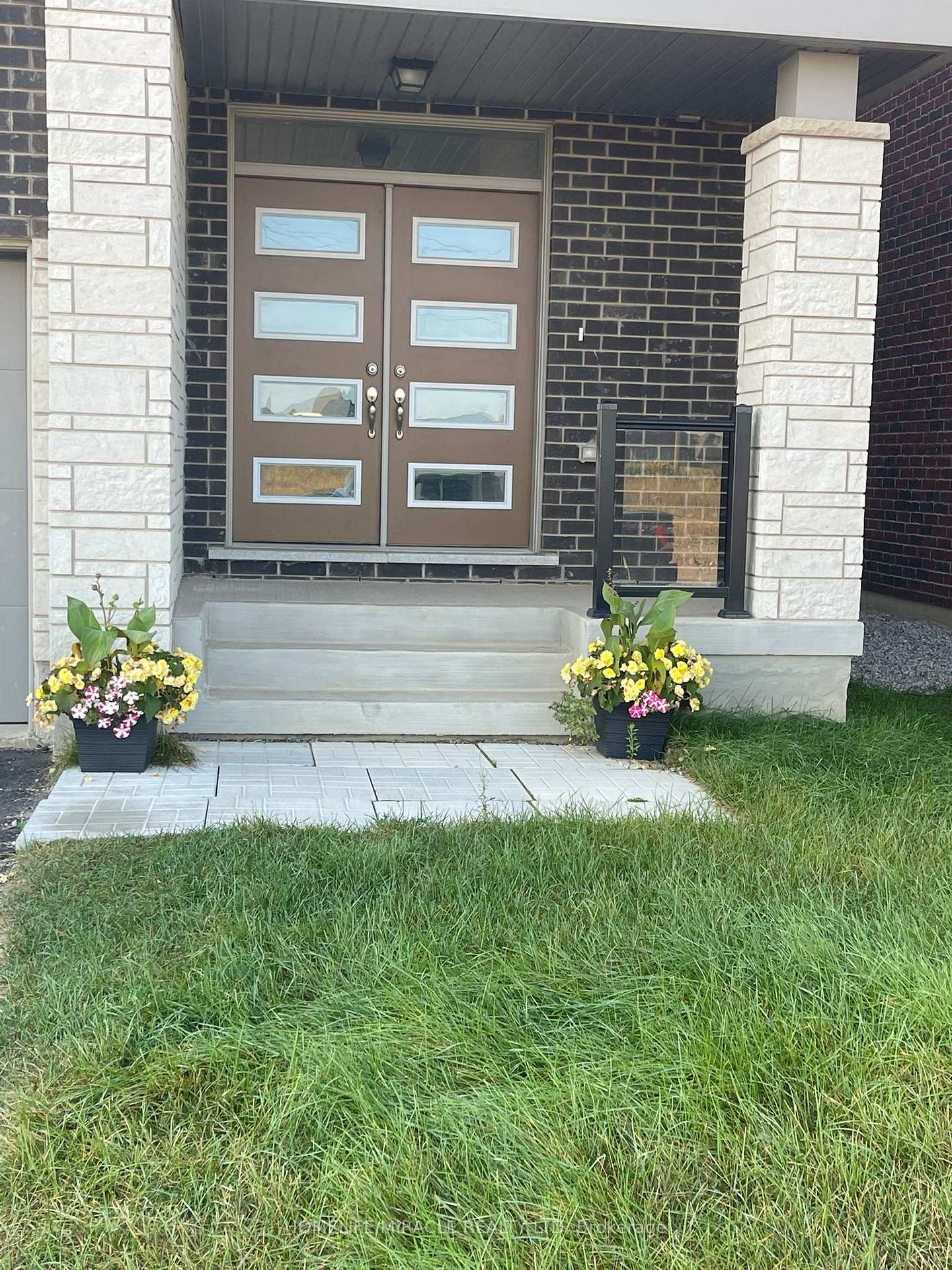 Photo 3 of 155 Rosenberg Way, Kitchener — HOMEH
