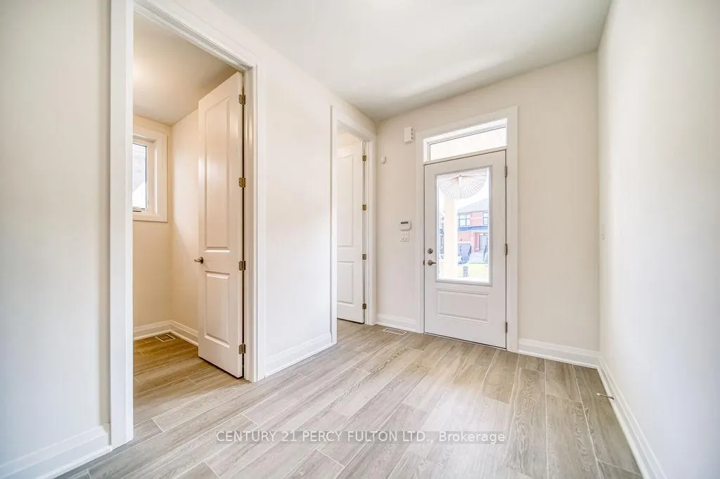 Photo 3 of 1350 Davis Loop, Innisfil, Lefroy — HOMEH