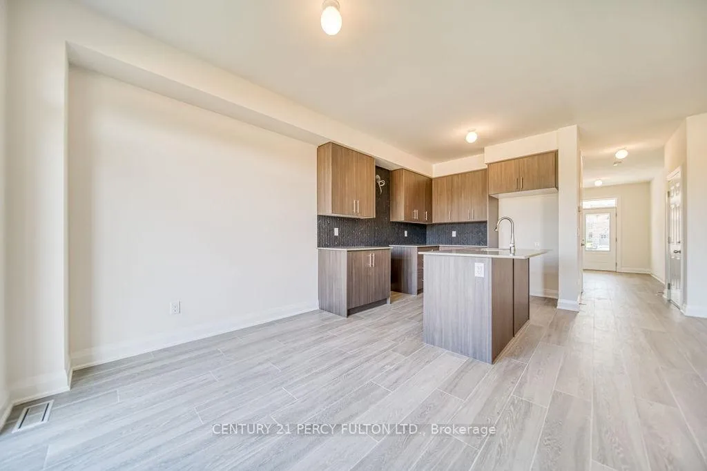 Photo 10 of 1350 Davis Loop, Innisfil, Lefroy — HOMEH