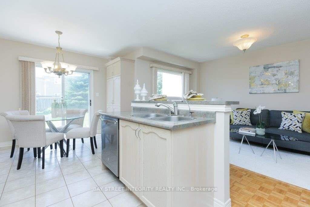 Photo 4 of 150 Valentina Drive, Markham, Village Green-South Unionville — HOMEH