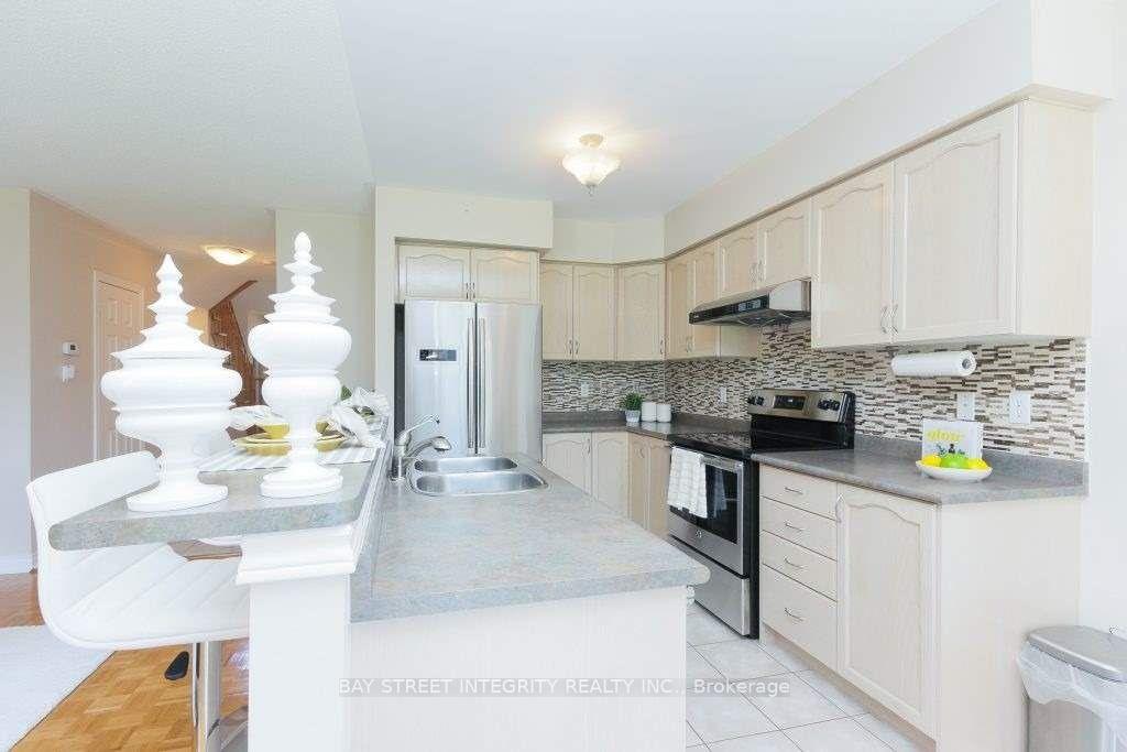 Photo 7 of 150 Valentina Drive, Markham, Village Green-South Unionville — HOMEH