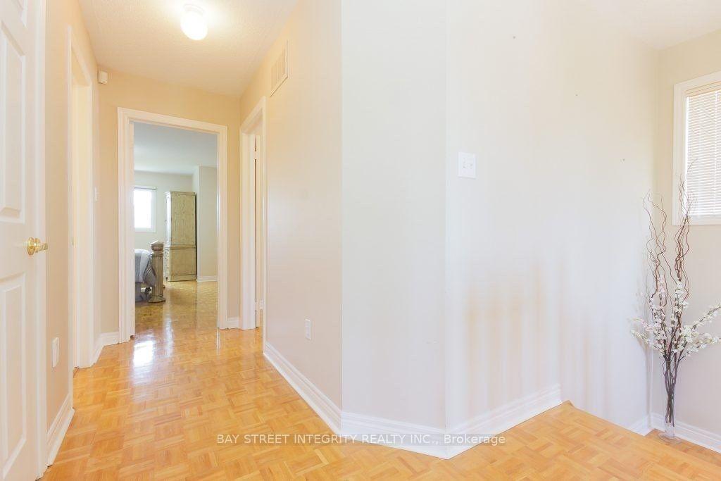 Photo 15 of 150 Valentina Drive, Markham, Village Green-South Unionville — HOMEH