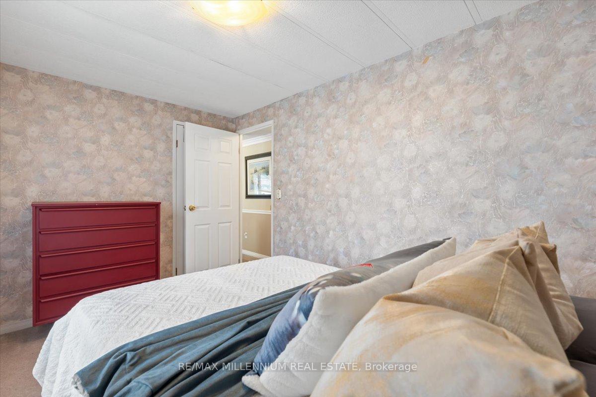 Photo 16 of 105 Linden Lane, Innisfil, Rural Innisfil — HOMEH