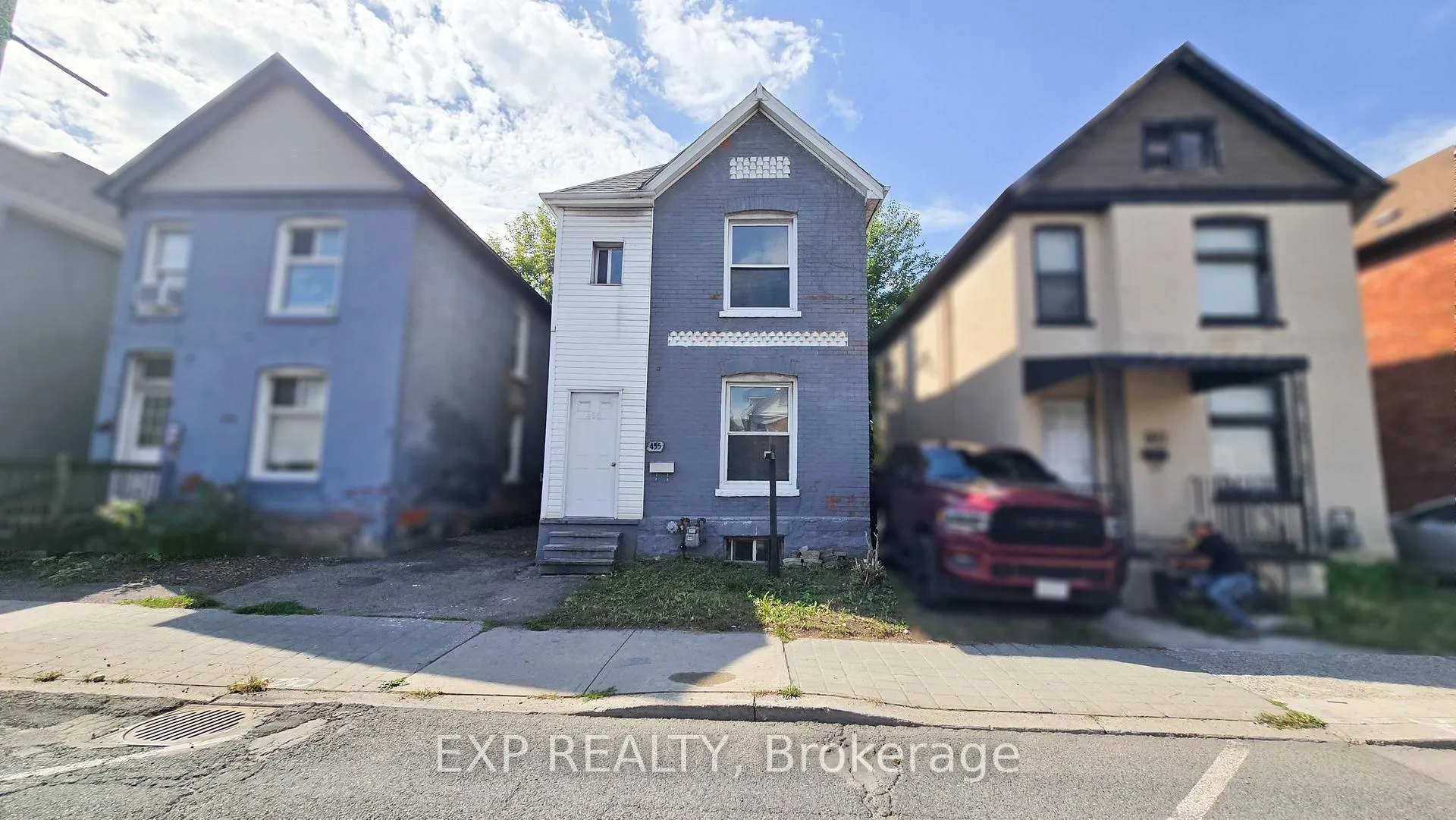 Front of 455 Main Street W