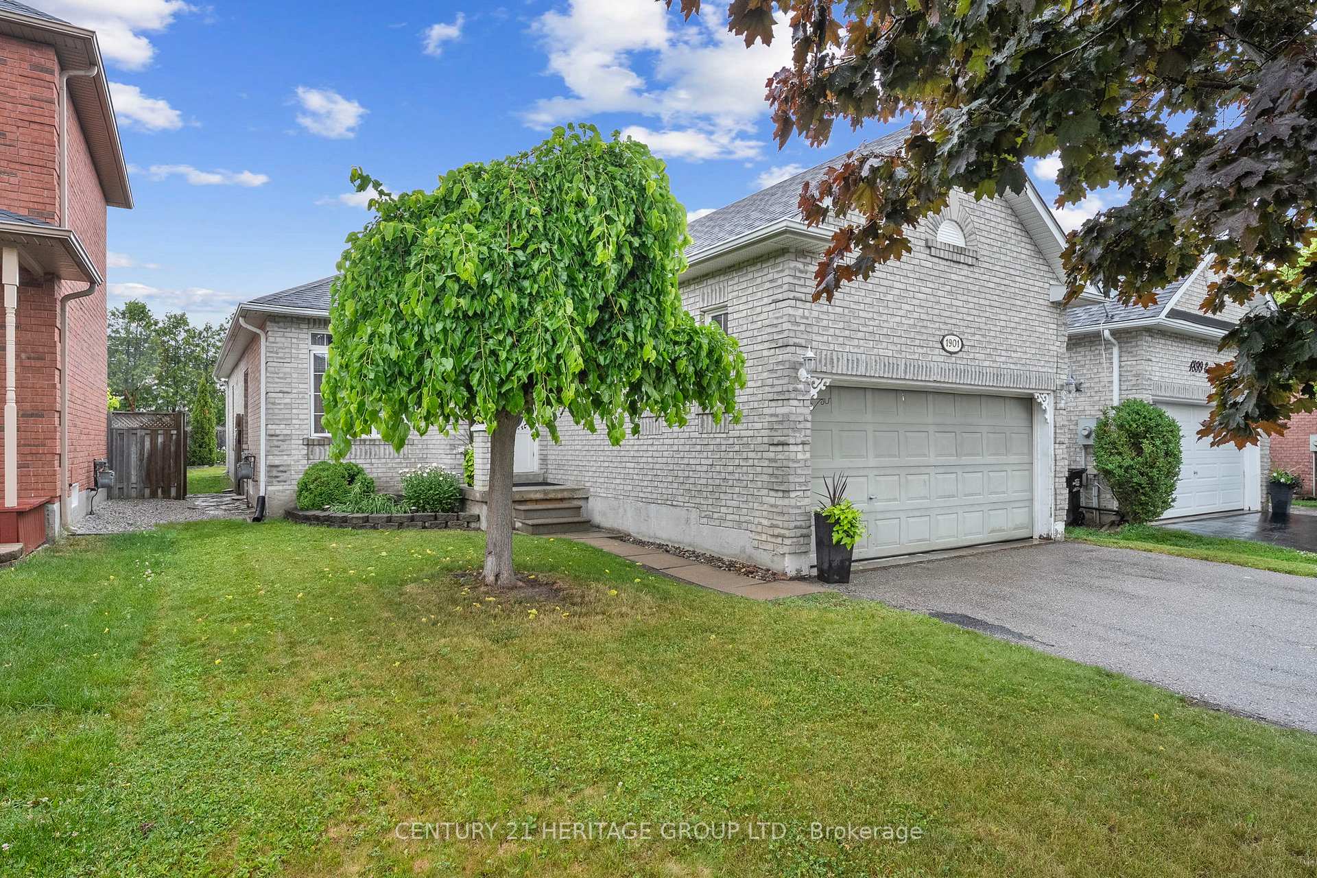 Photo 2 of 1901 Emerald Court, Innisfil, Alcona — HOMEH