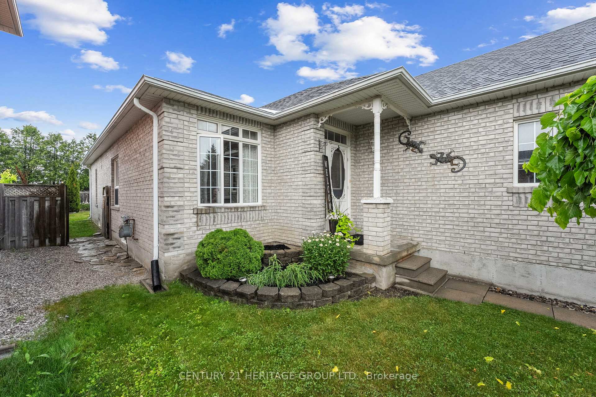 Photo 5 of 1901 Emerald Court, Innisfil, Alcona — HOMEH