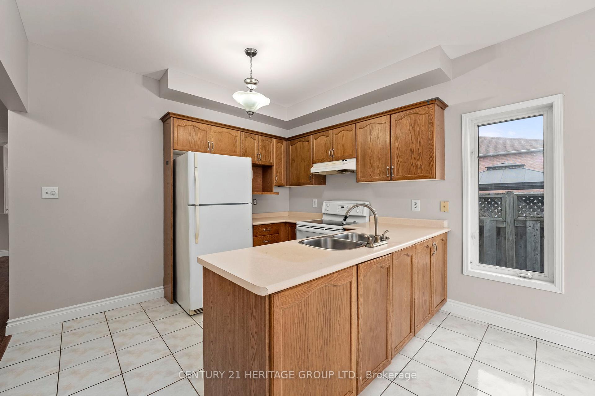 Photo 13 of 1901 Emerald Court, Innisfil, Alcona — HOMEH