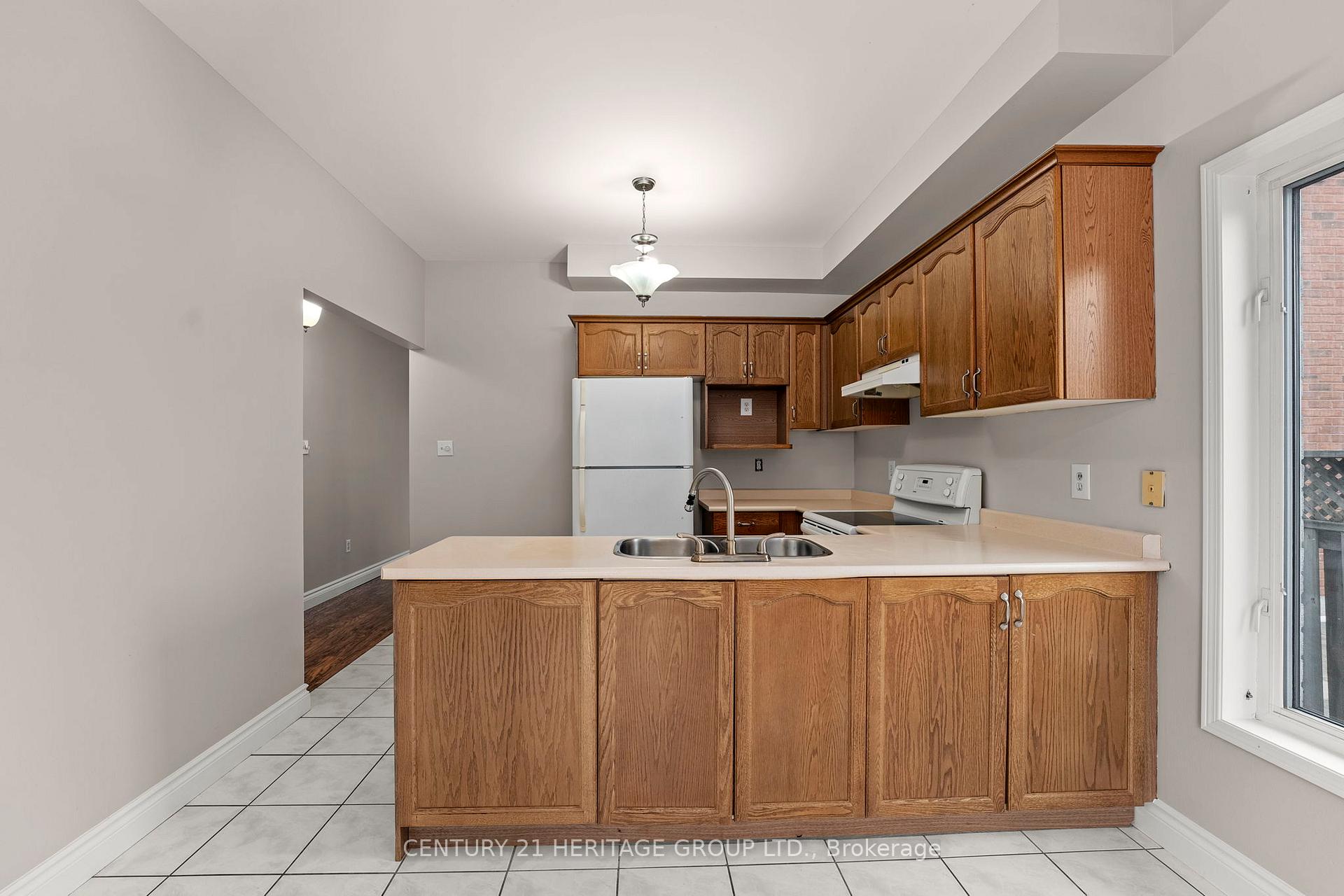 Photo 14 of 1901 Emerald Court, Innisfil, Alcona — HOMEH