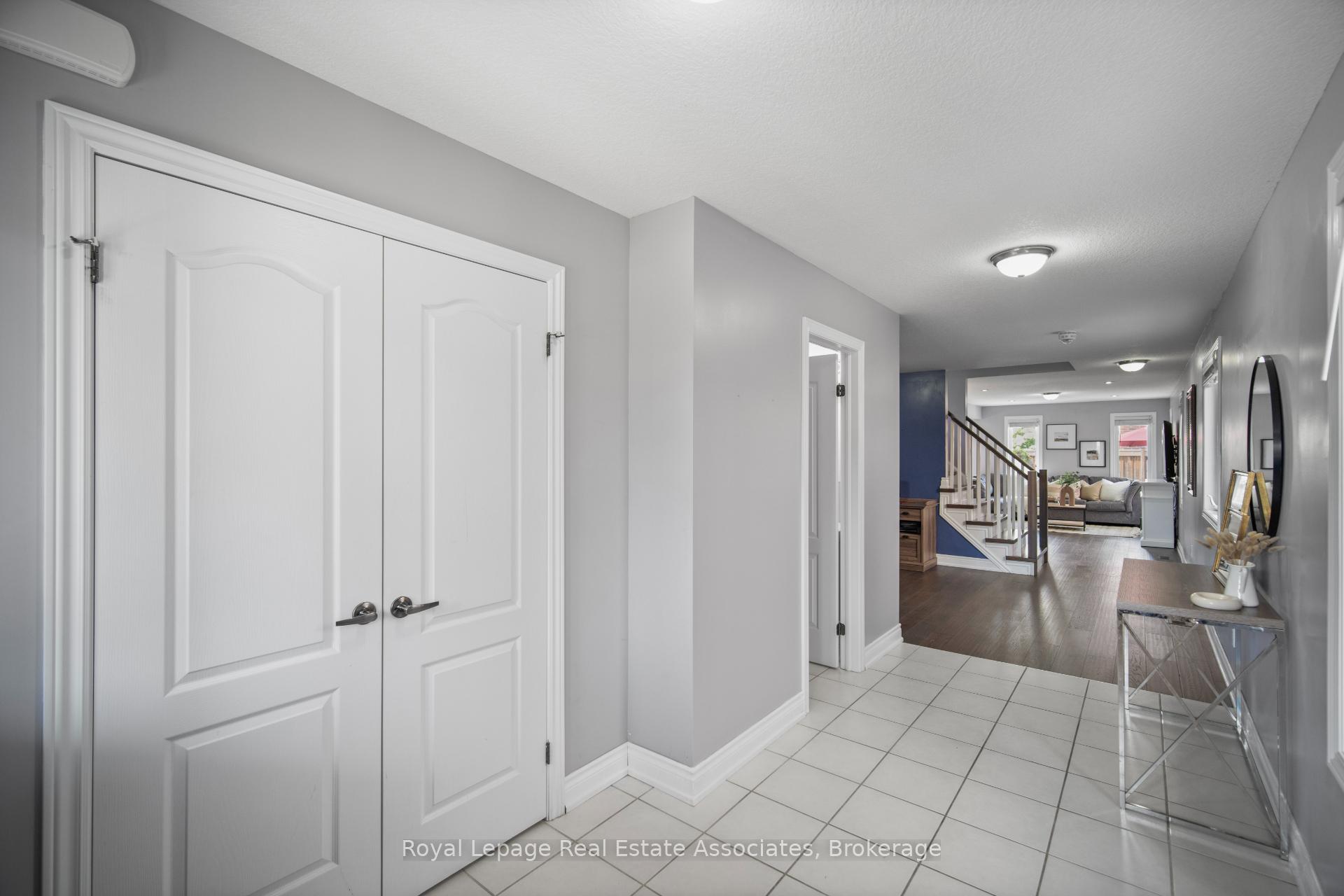 Photo 2 of 439 Moorlands Crescent, Kitchener — HOMEH