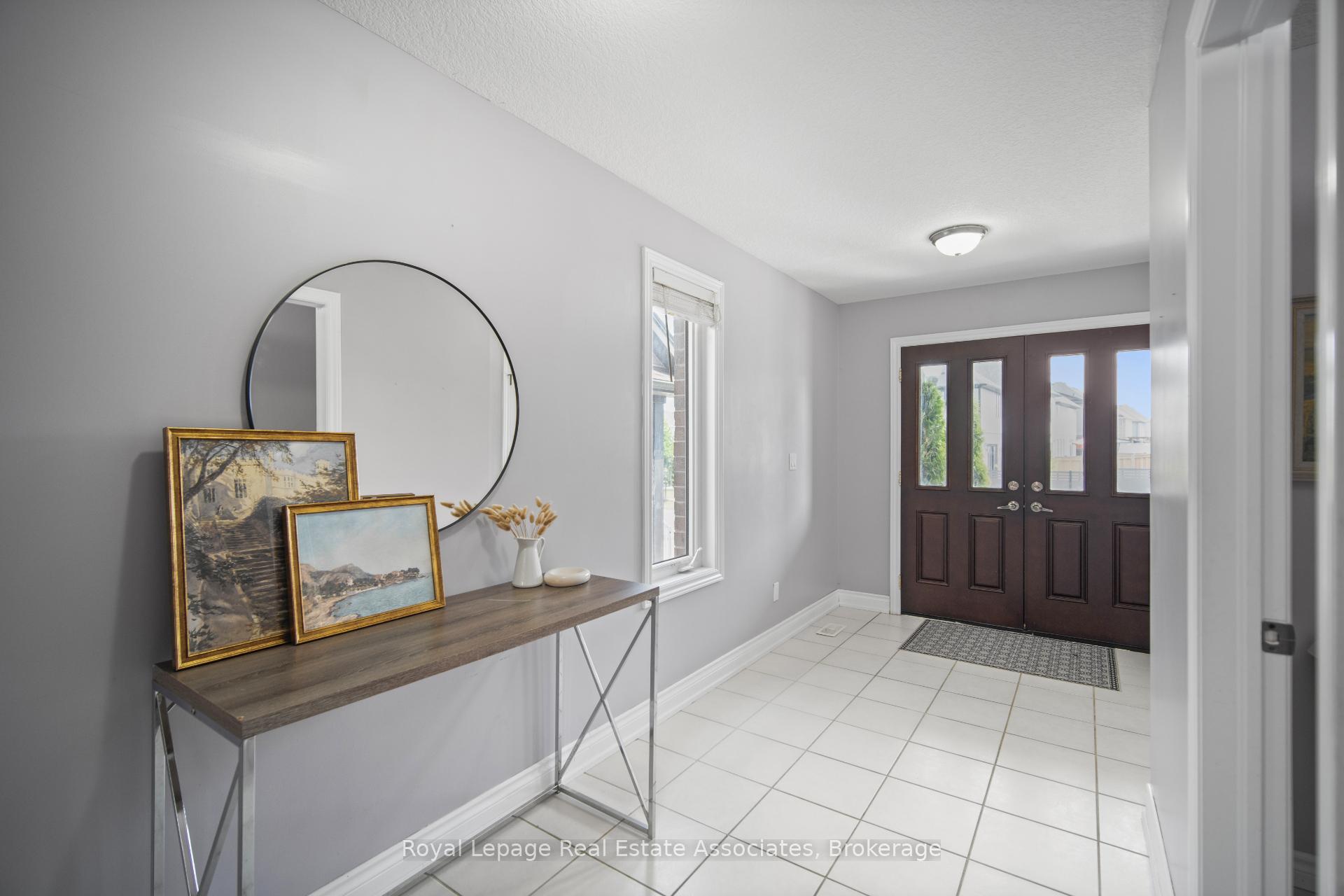 Photo 3 of 439 Moorlands Crescent, Kitchener — HOMEH