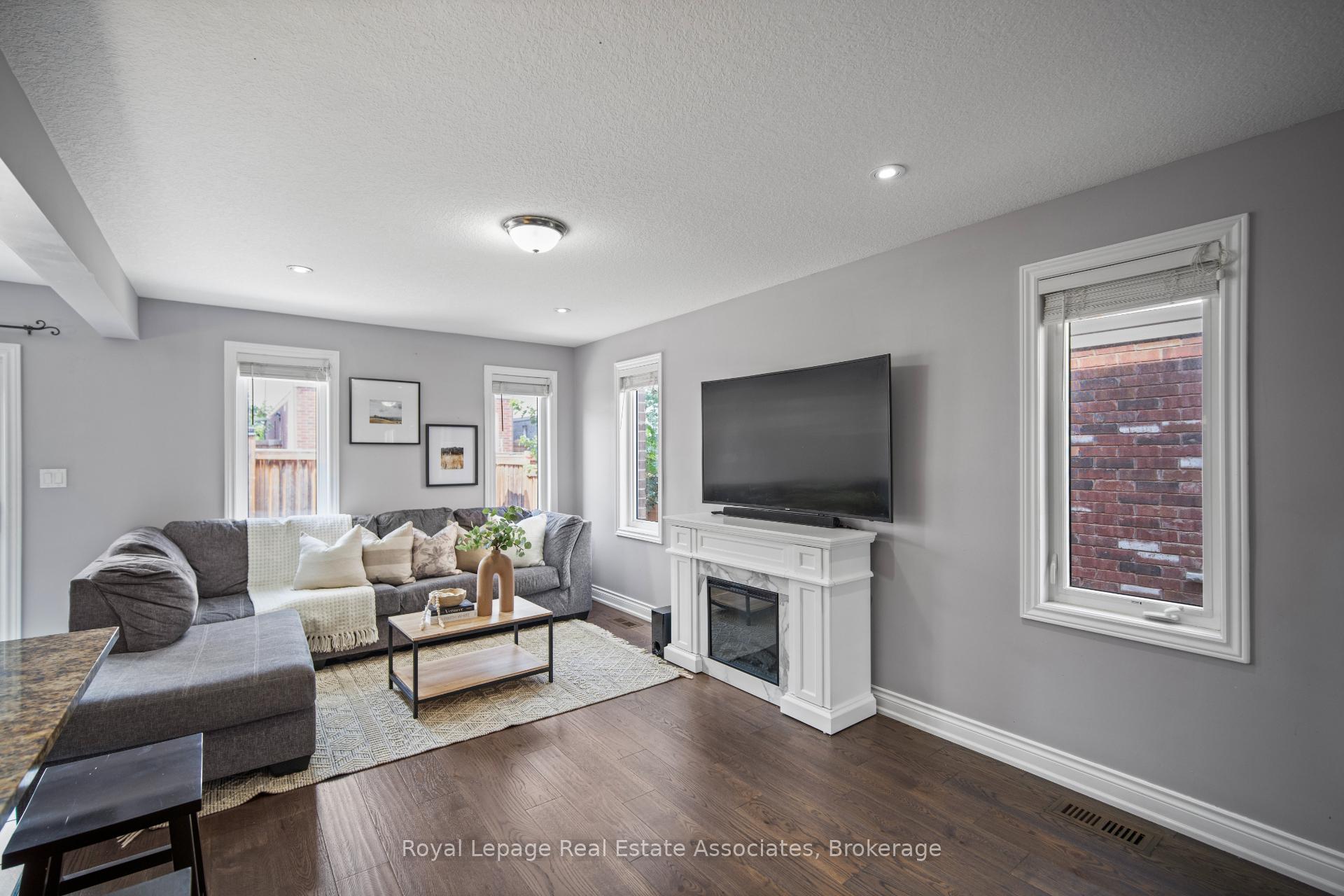 Photo 7 of 439 Moorlands Crescent, Kitchener — HOMEH