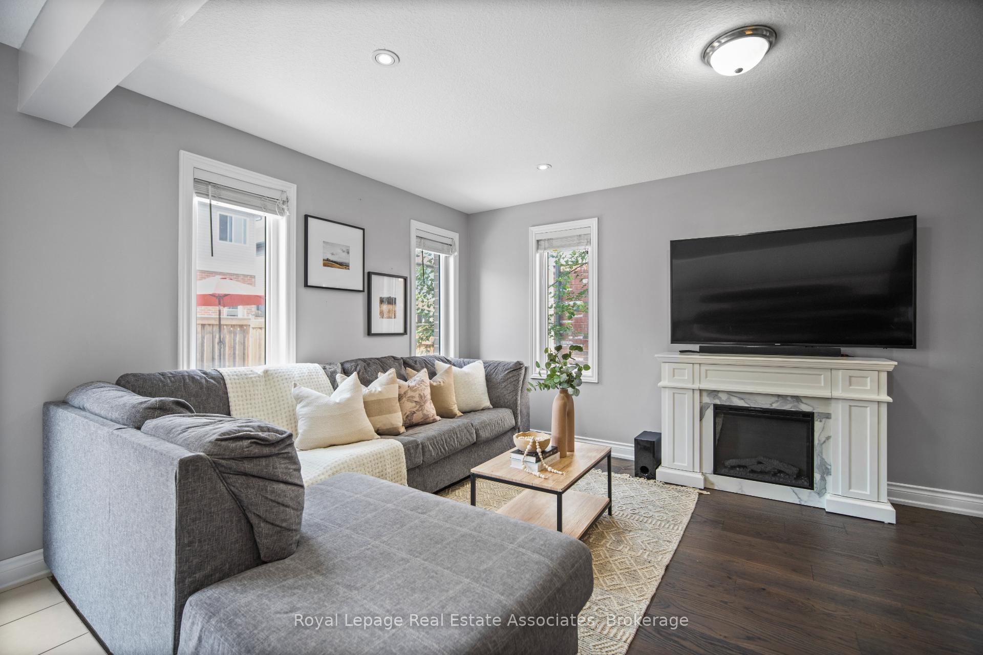 Photo 10 of 439 Moorlands Crescent, Kitchener — HOMEH