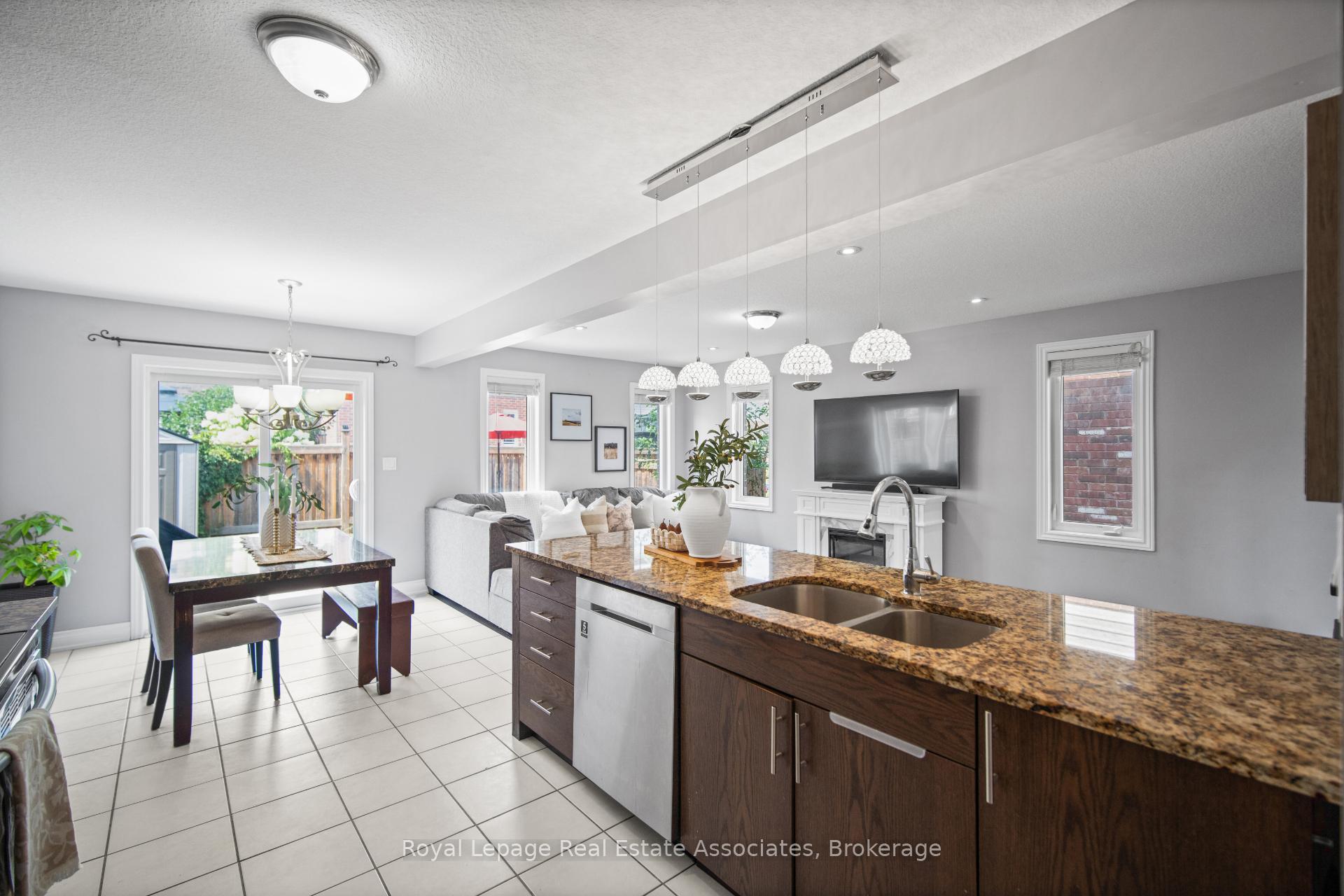 Photo 13 of 439 Moorlands Crescent, Kitchener — HOMEH