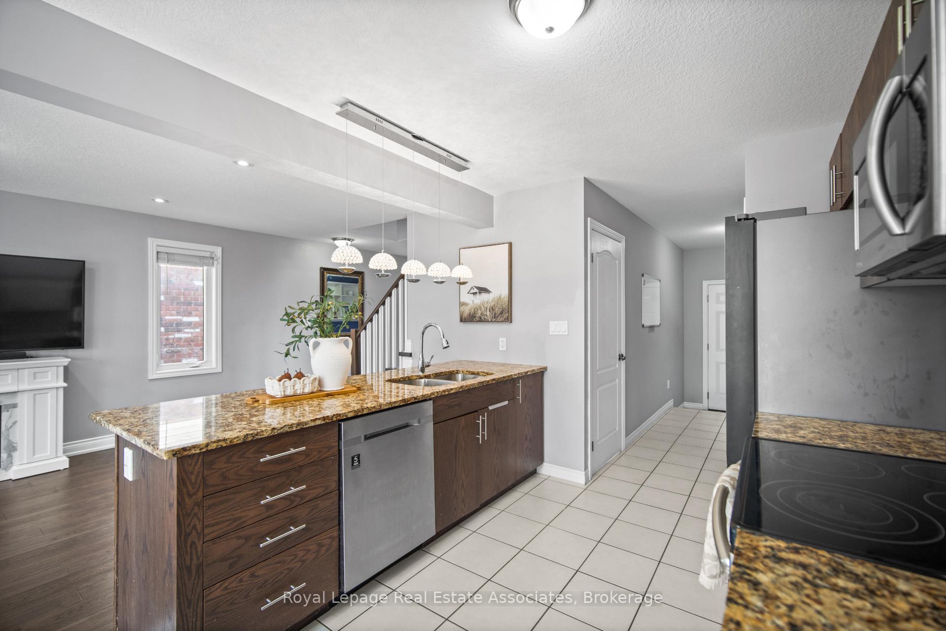 Photo 15 of 439 Moorlands Crescent, Kitchener — HOMEH